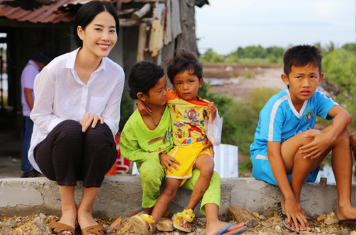 Nam Em lên màn ảnh: Cân từ style nàng thơ đến gái quê, không lúc nào không đẹp Ảnh 3