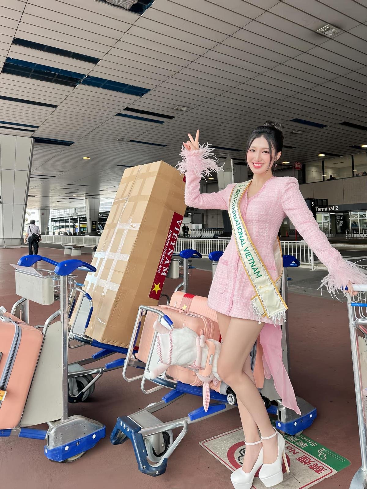 Nhìn lại loạt outfits đồng hành cùng Phương Nhi trên hành trình Miss International 2023 Ảnh 1