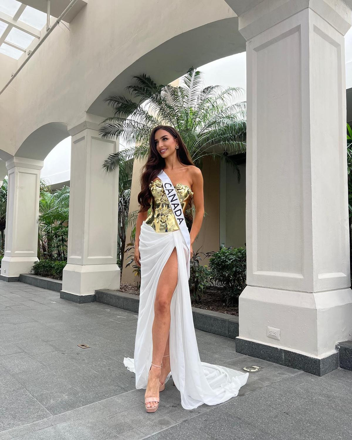 Màn đụng độ giữa đối thủ Bùi Quỳnh Hoa và Thùy Tiên, Miss Universe - Miss Grand ai hơn ai? Ảnh 1