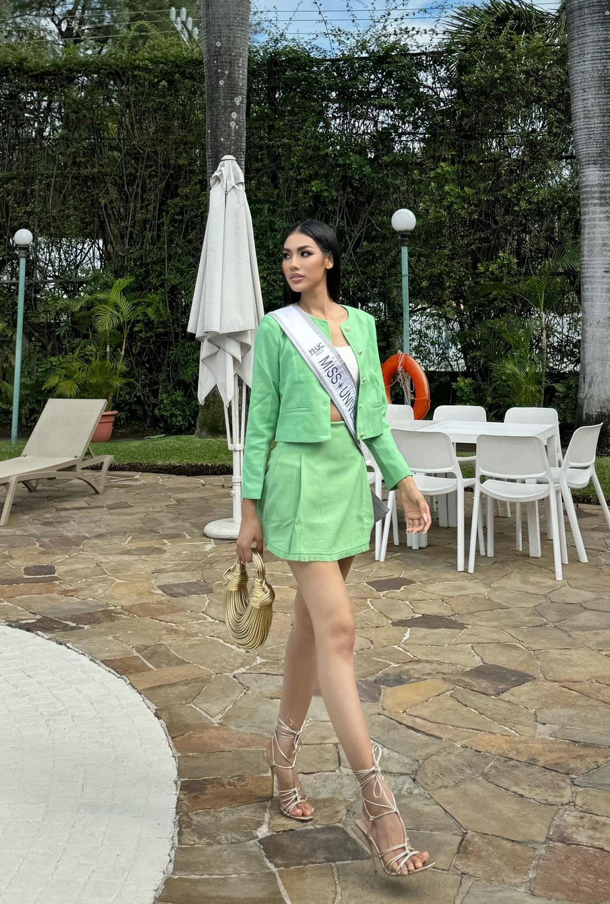 'Soi' nhan sắc bạn cùng phòng của Bùi Quỳnh Hoa tại Miss Universe: Đại diện Việt Nam liệu có 'lép vế'? Ảnh 4