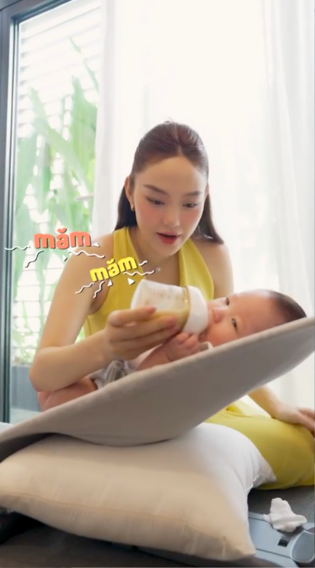 Minh Hằng zoom cận diện mạo con đầu lòng, góc nghiêng quý tử gây bão Ảnh 4