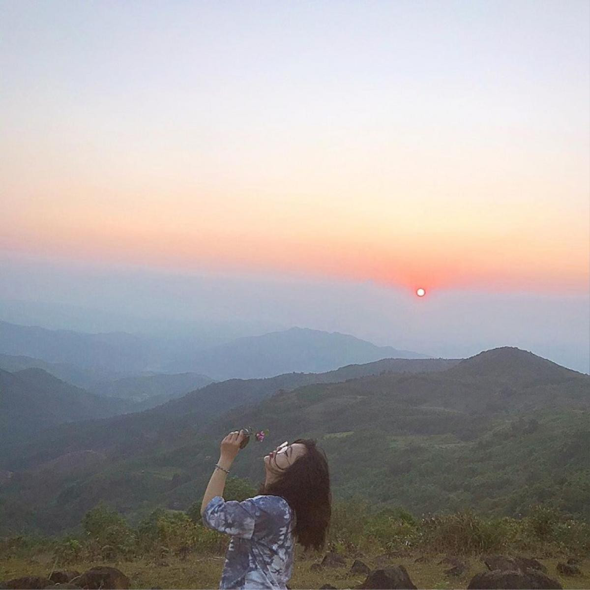 Khám phá thảo nguyên 'trên mây' ở Quảng Ngãi: 'View triệu đô' chẳng kém Tà Xùa Ảnh 6