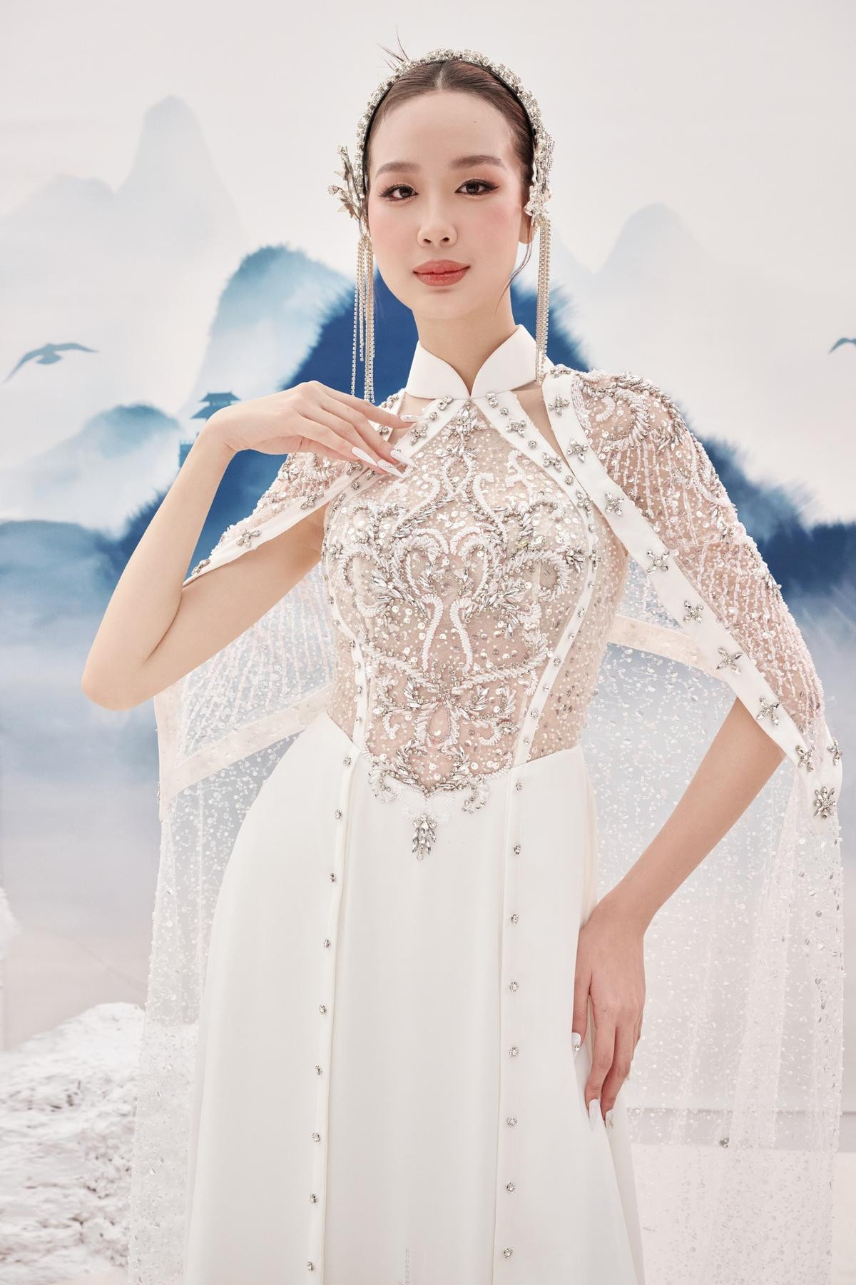 Bảo Ngọc mang áo dài Việt mở màn đêm chung kết Miss Intercontinental 2023 Ảnh 2