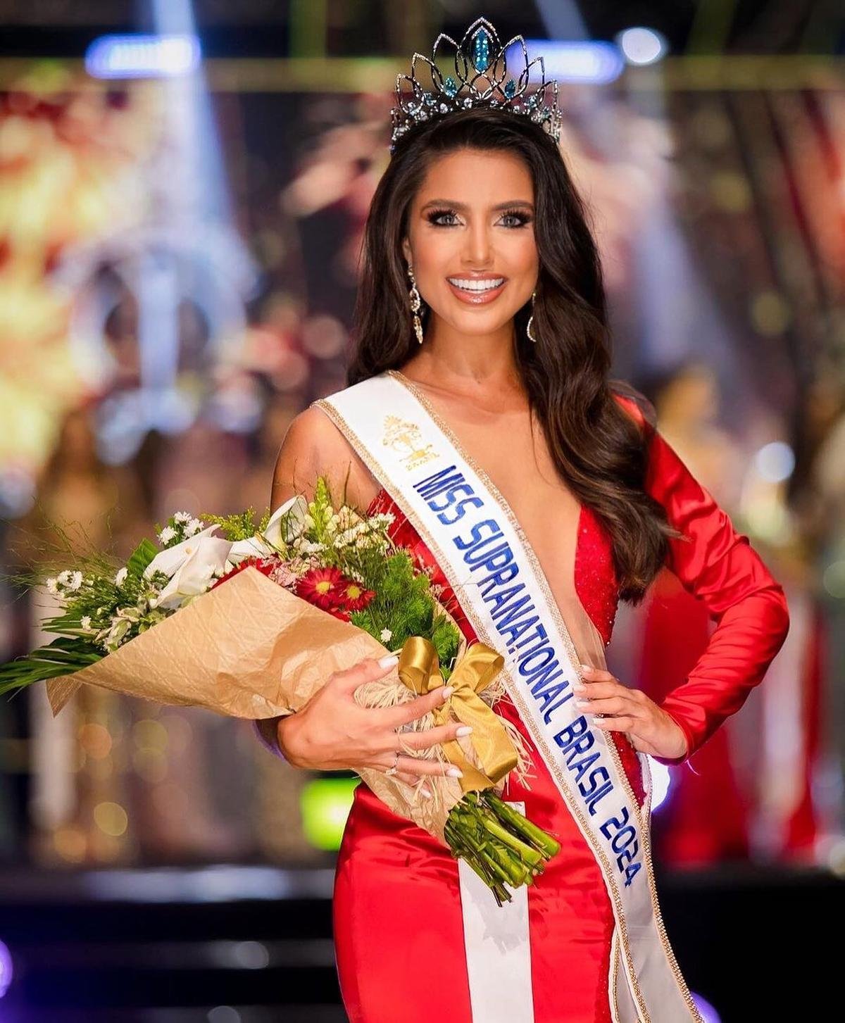 Nhan sắc rực lửa đại diện Brazil tại Miss Supranational 2024: Khỏi thi thố nữa, đội vương miện liền Ảnh 1