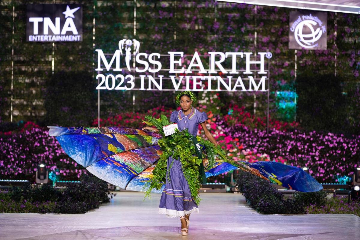 Bán kết Miss Earth: Người đẹp Việt mang voi, hoá Nữ Vương Trưng Trắc thi National Costume xuất thần Ảnh 10