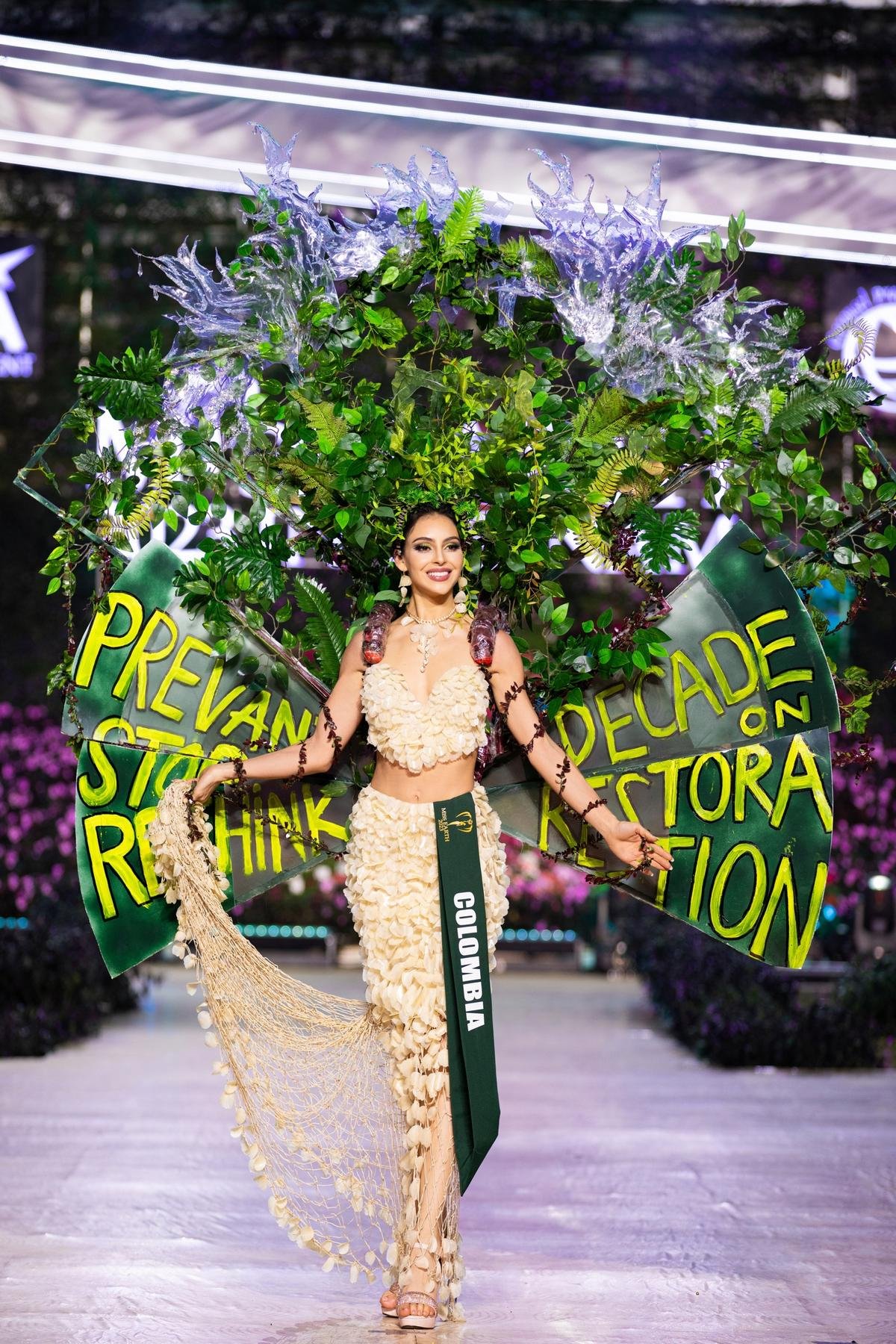 Bán kết Miss Earth: Người đẹp Việt mang voi, hoá Nữ Vương Trưng Trắc thi National Costume xuất thần Ảnh 8