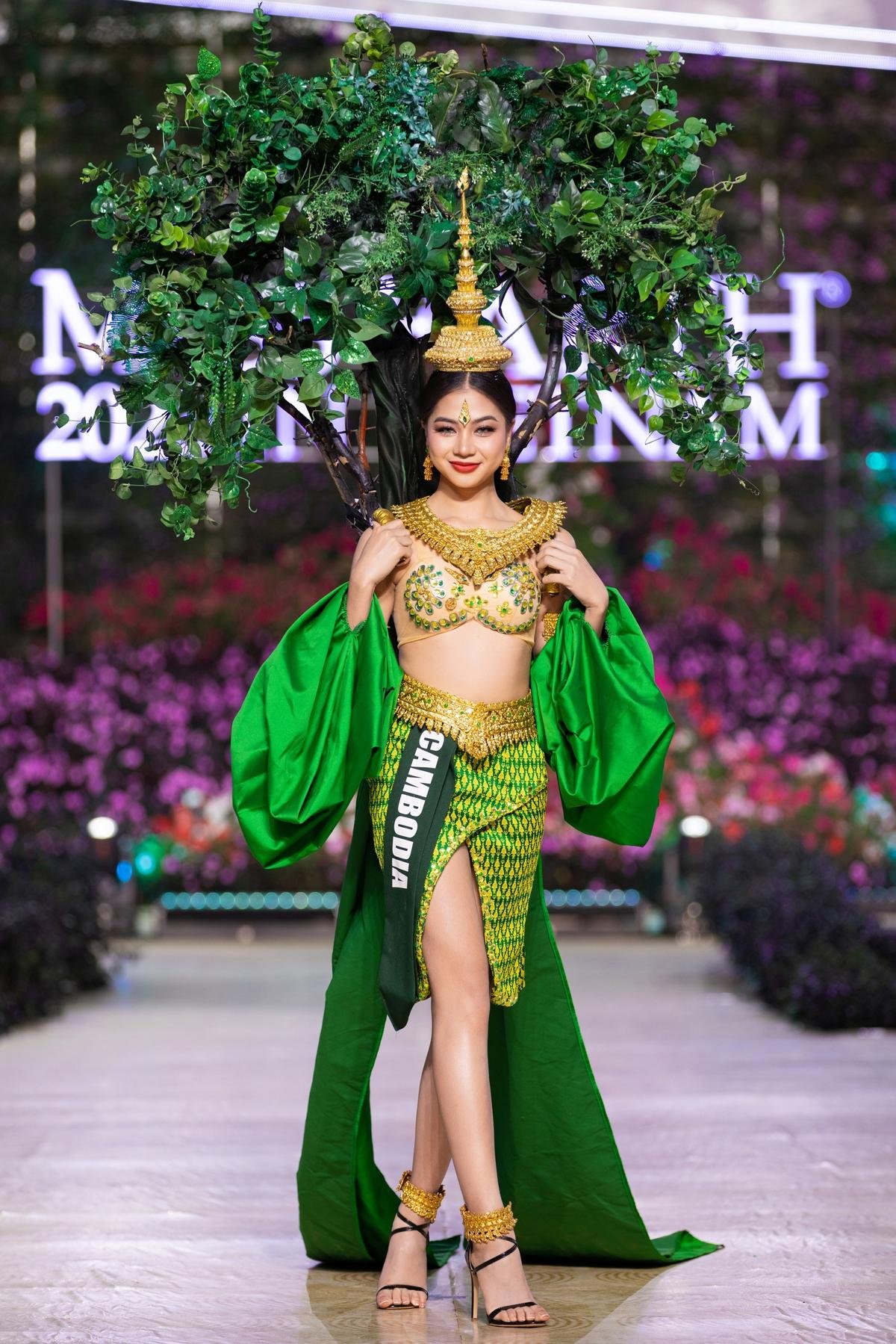 Bán kết Miss Earth: Người đẹp Việt mang voi, hoá Nữ Vương Trưng Trắc thi National Costume xuất thần Ảnh 7