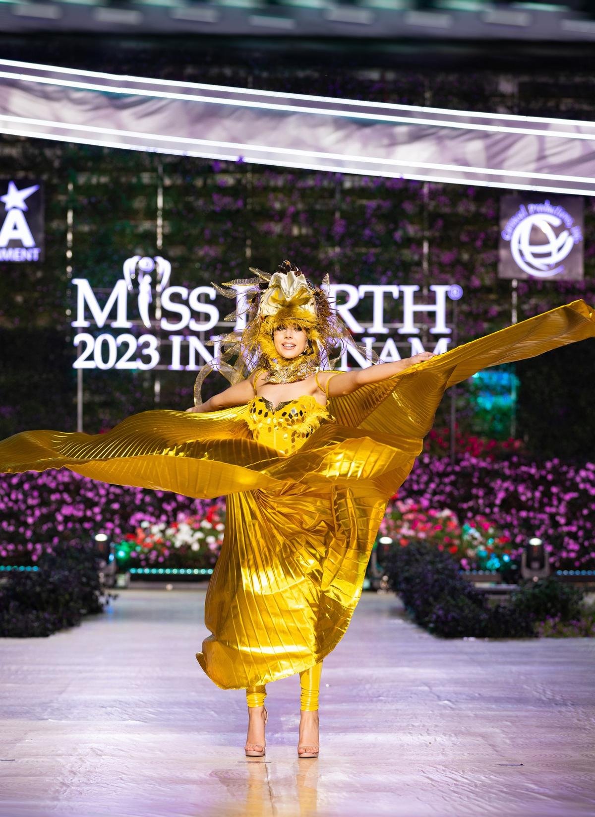 Bán kết Miss Earth: Người đẹp Việt mang voi, hoá Nữ Vương Trưng Trắc thi National Costume xuất thần Ảnh 9