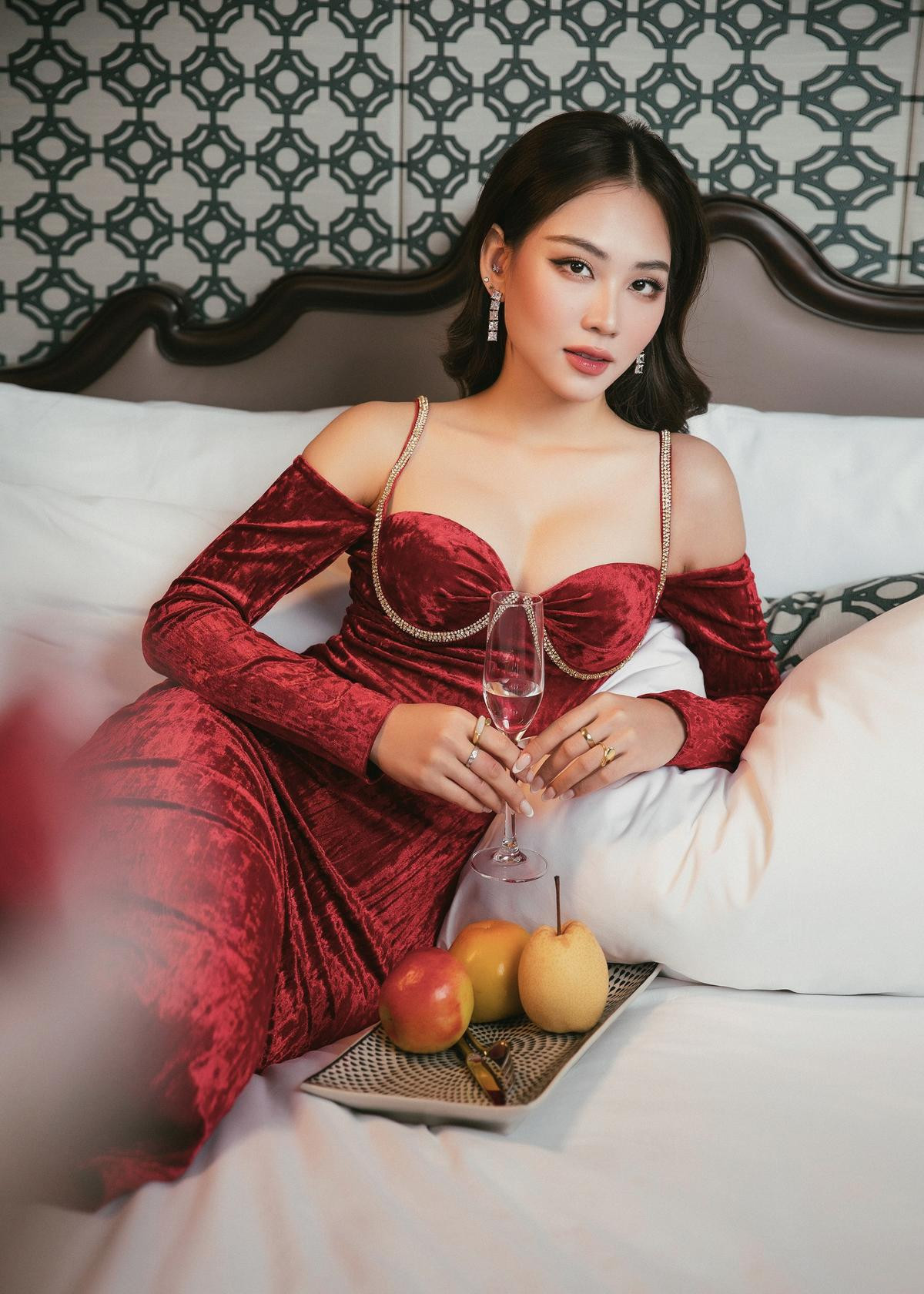 Mai Phương hóa quý cô thanh lịch, nhan sắc thăng hạng vùn vụt: Thả nhẹ vài outfit 'lấn át' dàn đối thủ Ảnh 8