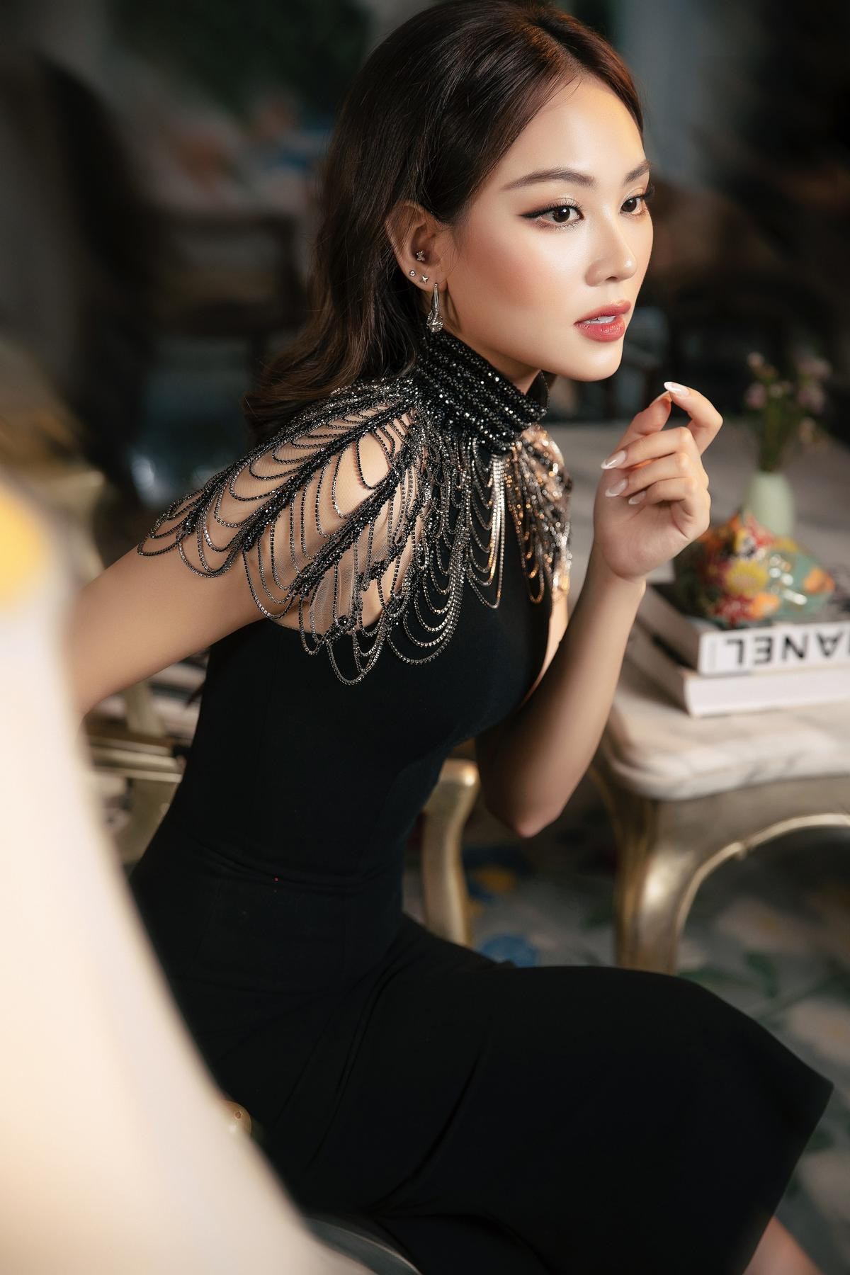 Mai Phương hóa quý cô thanh lịch, nhan sắc thăng hạng vùn vụt: Thả nhẹ vài outfit 'lấn át' dàn đối thủ Ảnh 3