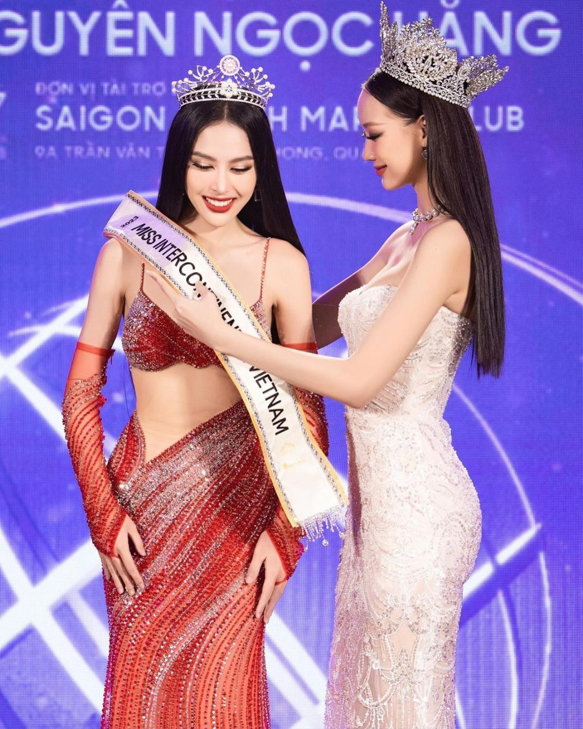 Bảo Ngọc trao sash cho đại diện Việt Nam tại Miss Intercontinental 2023 Ảnh 2