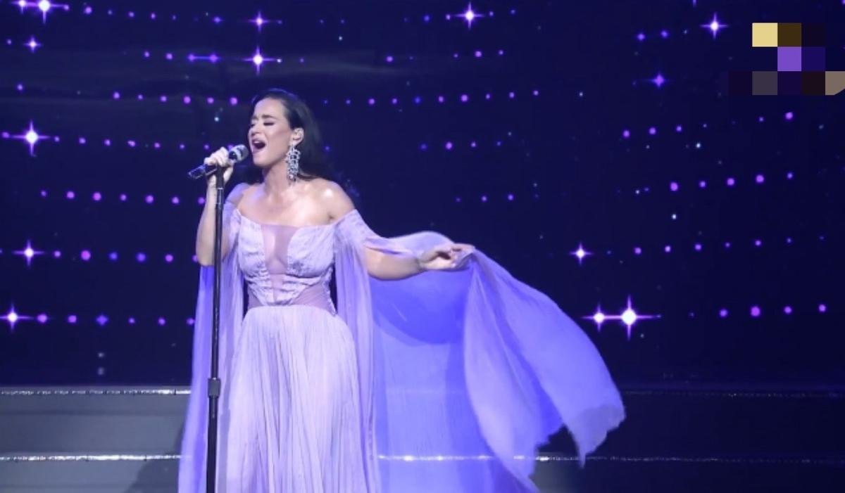 Cận visual của Katy Perry khi đến Việt Nam: '10 điểm không có nhưng' Ảnh 4