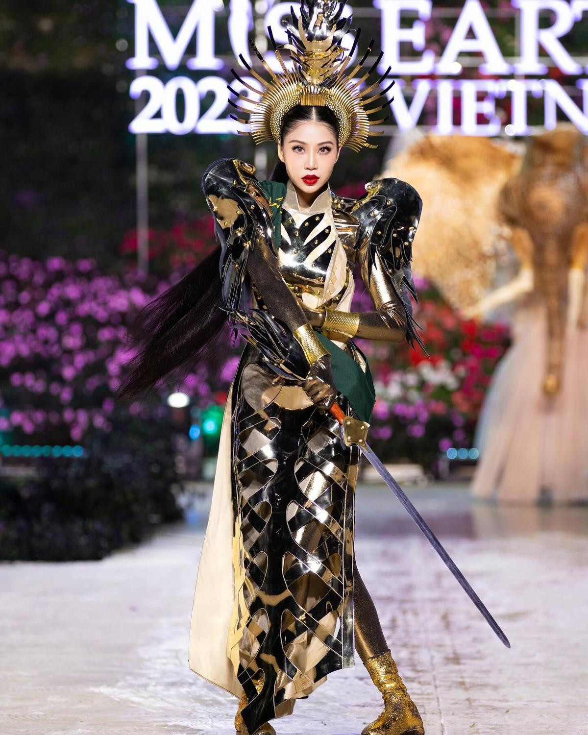 Lan Anh lọt Top 12 Best National Costume: 'Nữ vương' liệu có chiến thắng trên sân nhà? Ảnh 4