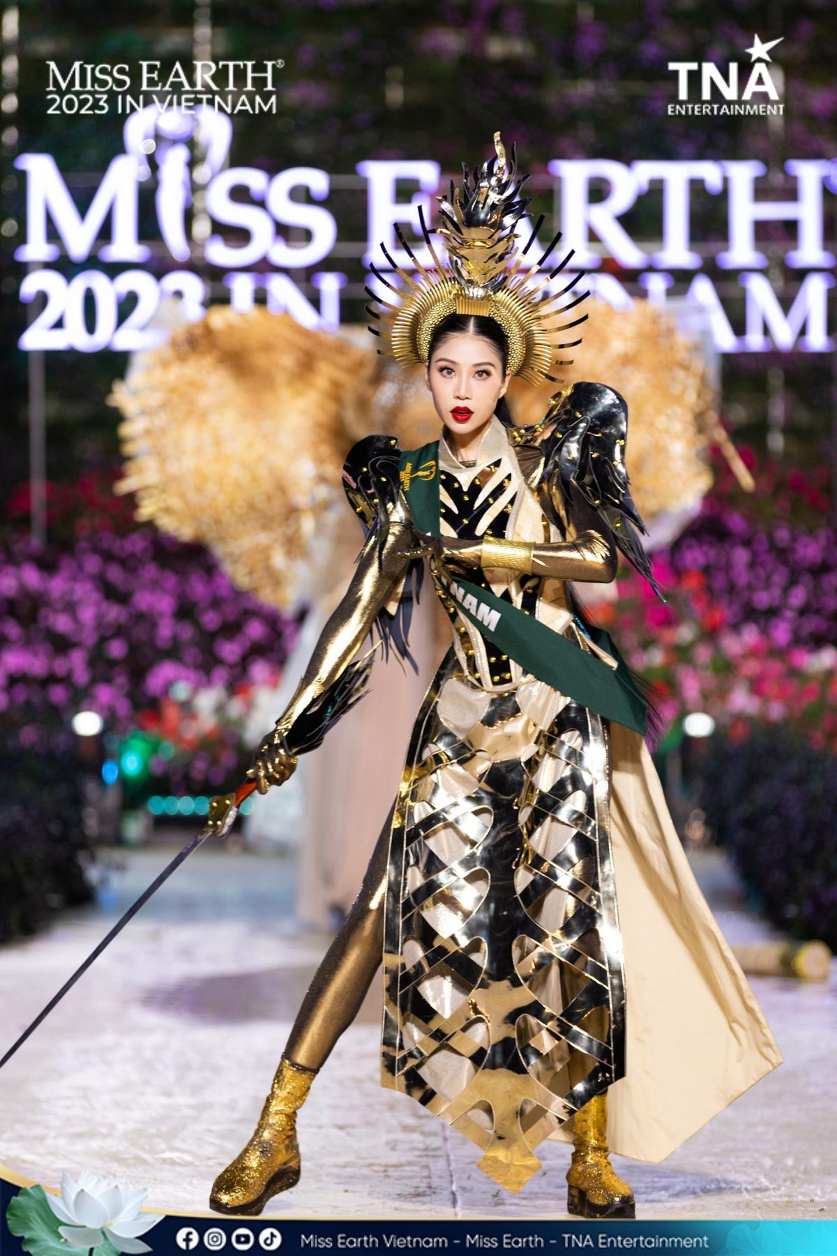 Lan Anh lọt Top 12 Best National Costume: 'Nữ vương' liệu có chiến thắng trên sân nhà? Ảnh 6