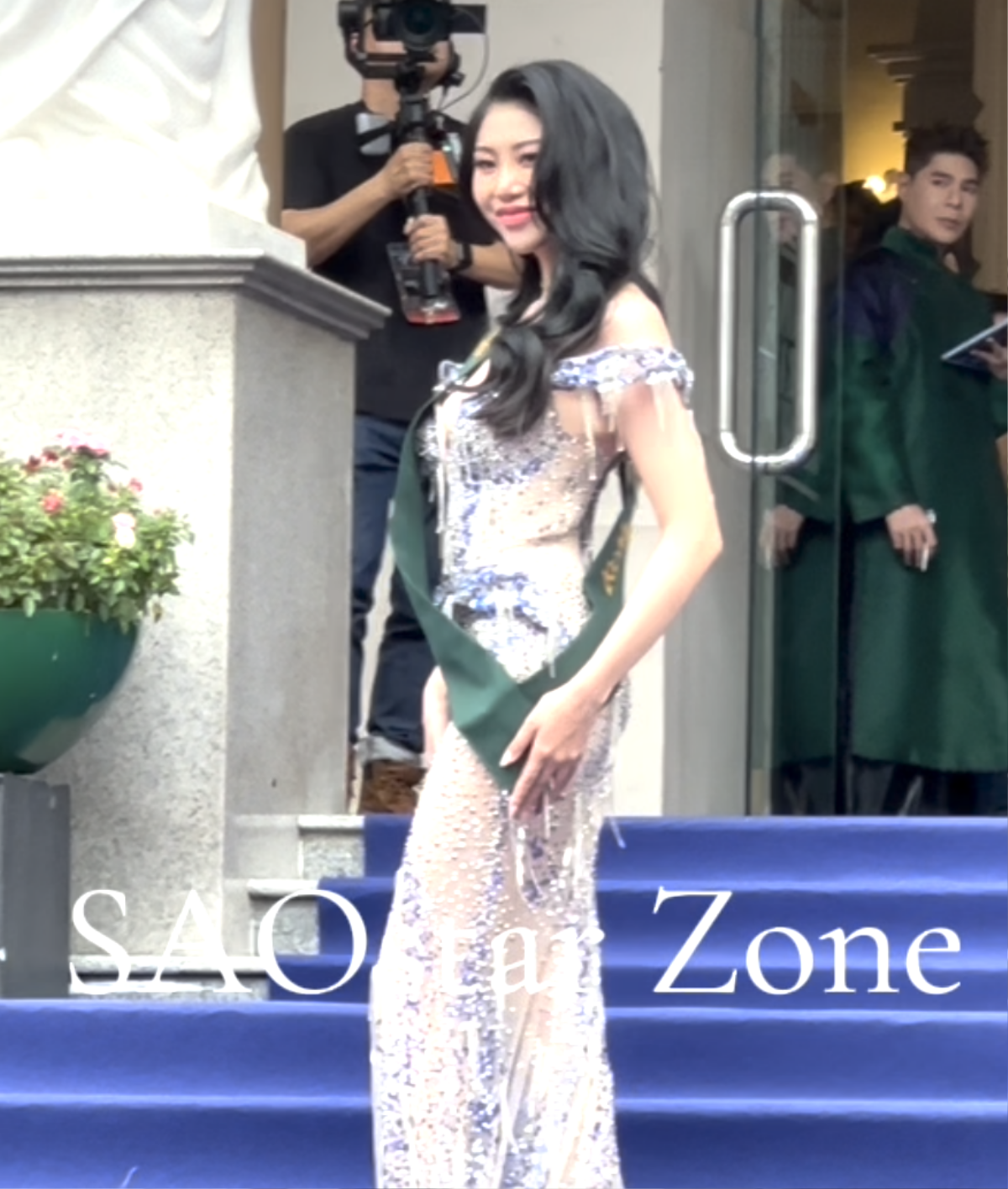 Đại diện Việt Nam té trên thảm xanh Miss Earth 2023, biểu cảm gây chú ý sau sự cố Ảnh 3