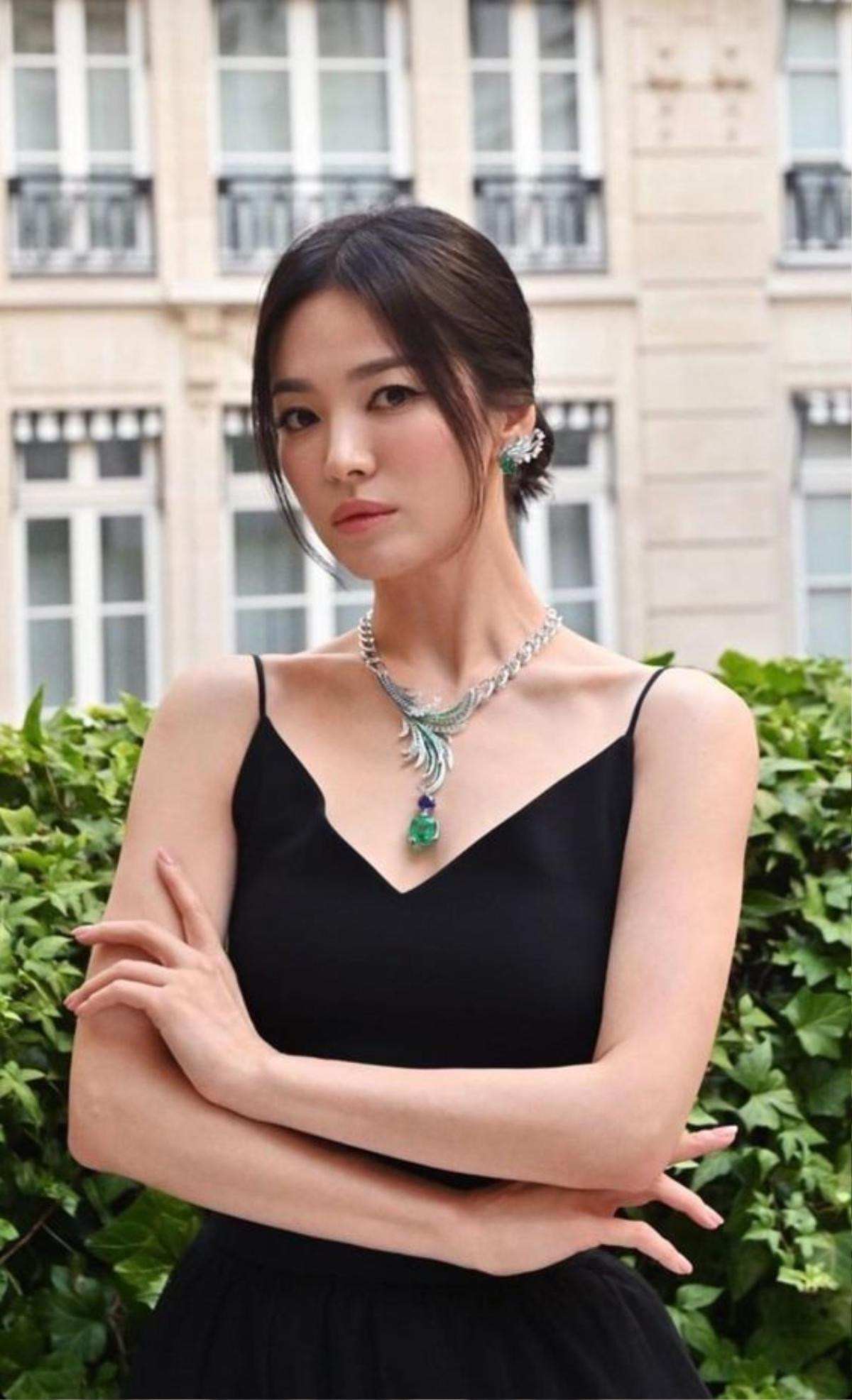 Song Hye Kyo bị phát hiện khoe khéo tình mới dù chỉ đăng ảnh với hội bạn thân Ảnh 1