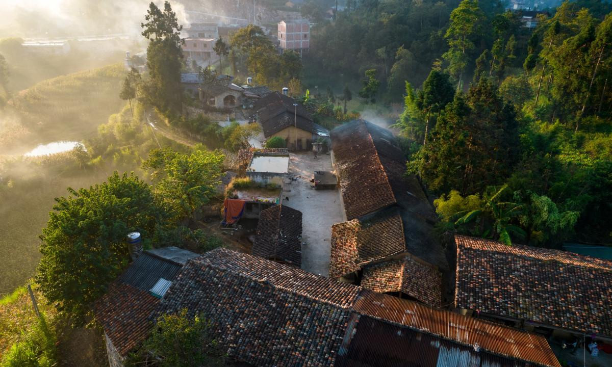 Thèn Pả - nơi những nếp nhà trình tường đẹp tựa cổ tích dưới bóng cờ Lũng Cú Ảnh 6