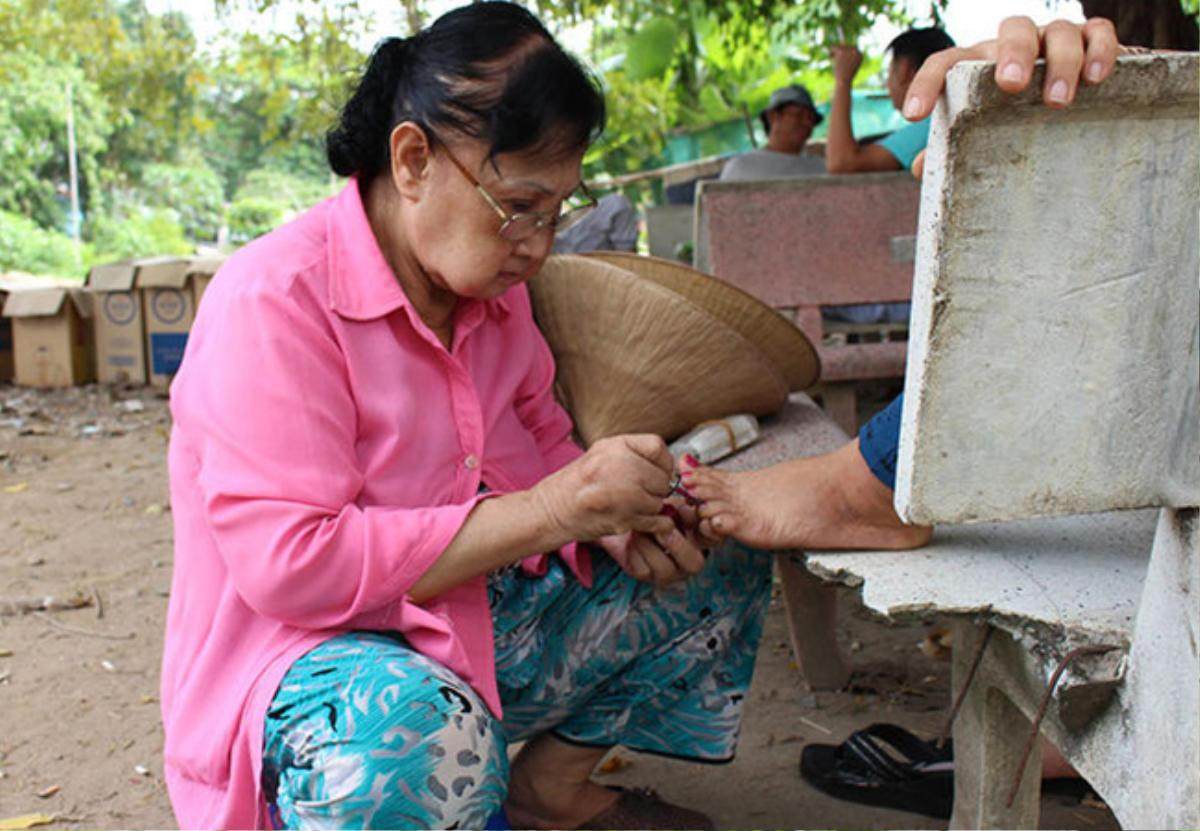 Nữ nghệ sĩ nổi tiếng từng nhận cát-xê một cây vàng trong đêm nay ở trọ, chà toilet mưu sinh qua ngày Ảnh 2