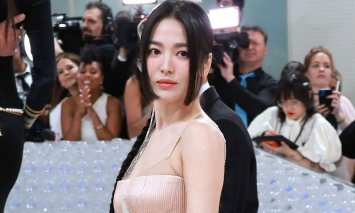 Song Hye Kyo dẫn đầu danh sách ngọc nữ Hàn thập niên 2000 sau khi trở thành thị hậu Baeksang 2023 Ảnh 2