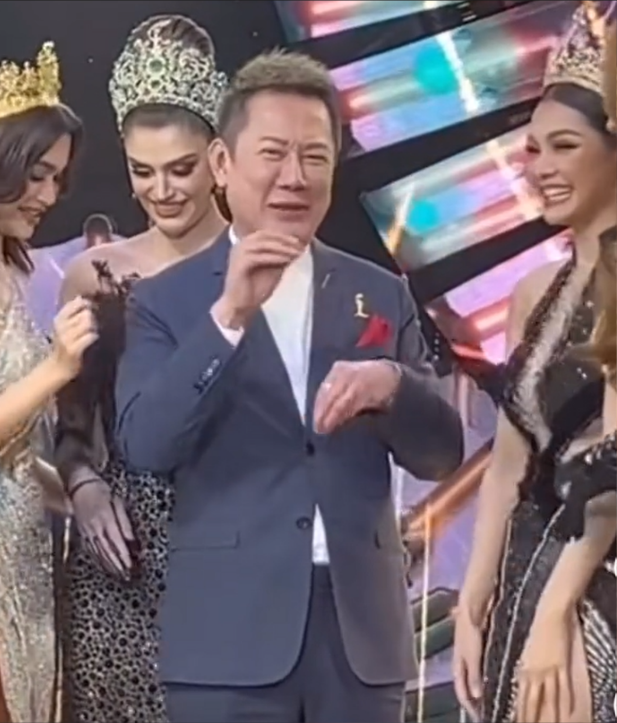 Rộ clip Miss Grand International 2022 bị 'cho ra rìa' tại đêm chung kết, chuyện gì thế này? Ảnh 2