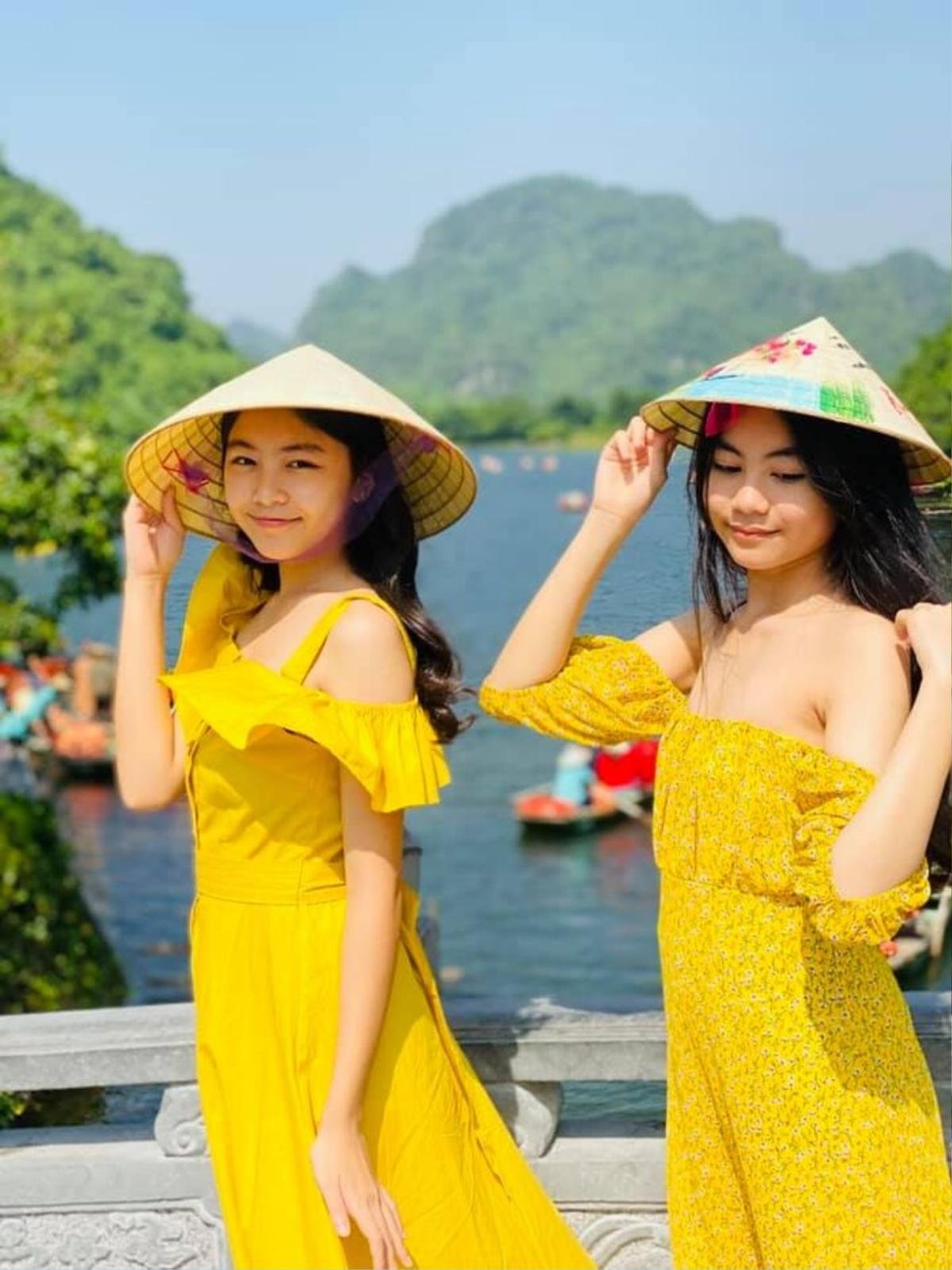 Style trong veo của 2 ái nữ nhà MC Quyền Linh: Trang điểm nhẹ, chăm diện một kiểu váy chuẩn nàng thơ! Ảnh 5