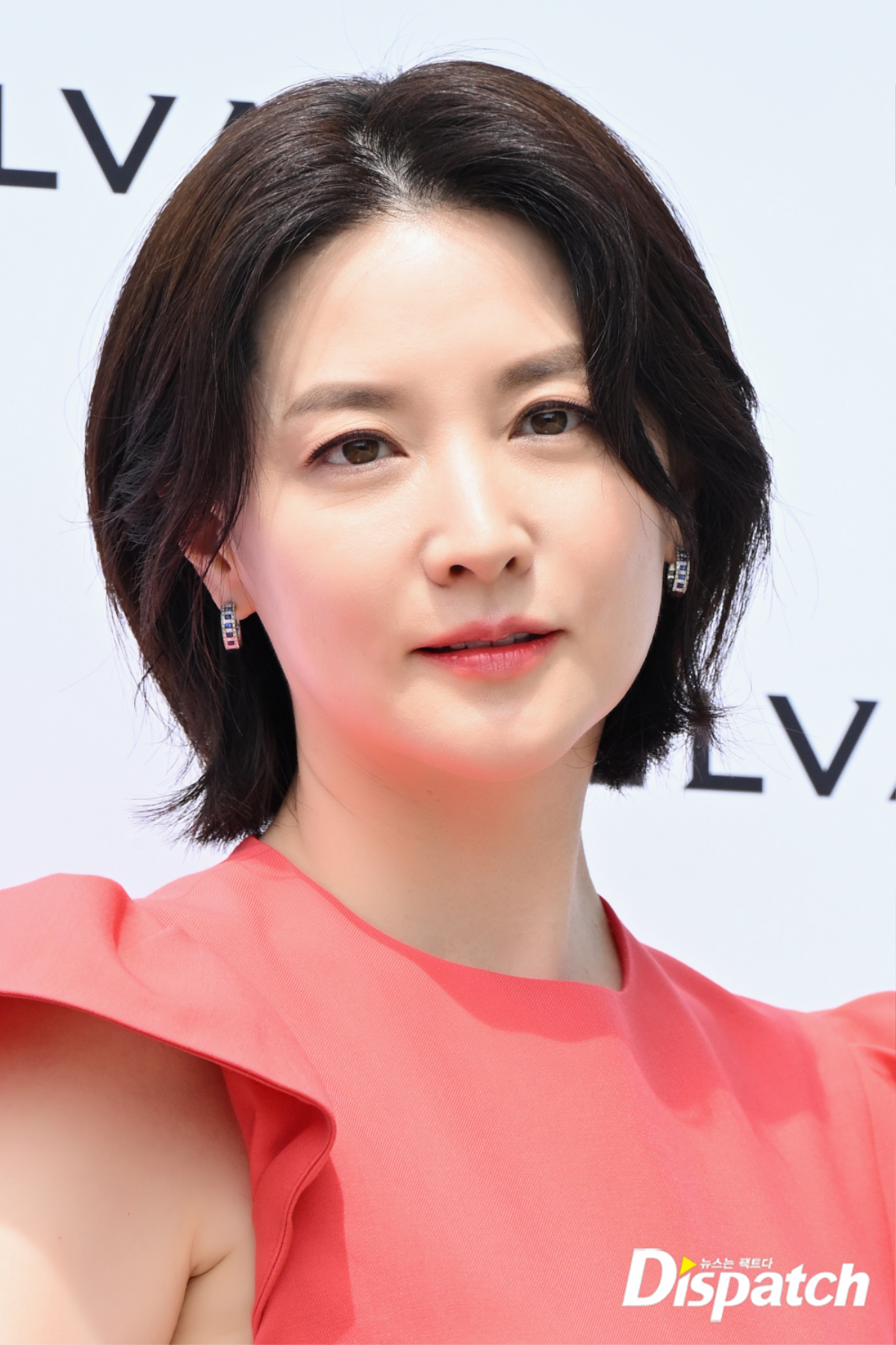 Nhan sắc 'thách thức thời gian' của 'Nàng Dae Jang Geum' - Lee Young Ae ở tuổi ngũ tuần Ảnh 3