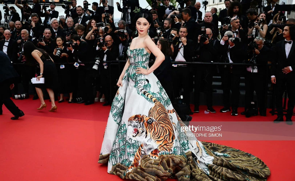 Ngày trở lại của Phạm Băng Băng tại Cannes 2023: Hào nhoáng, hoàn hảo đến từng chi tiết Ảnh 4