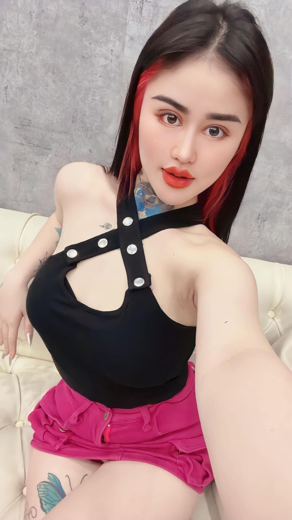 Hotgirl TikTok 'nhún nhẩy' trong bể cá gây 'hoang mang' cộng đồng mạng là ai? Ảnh 3