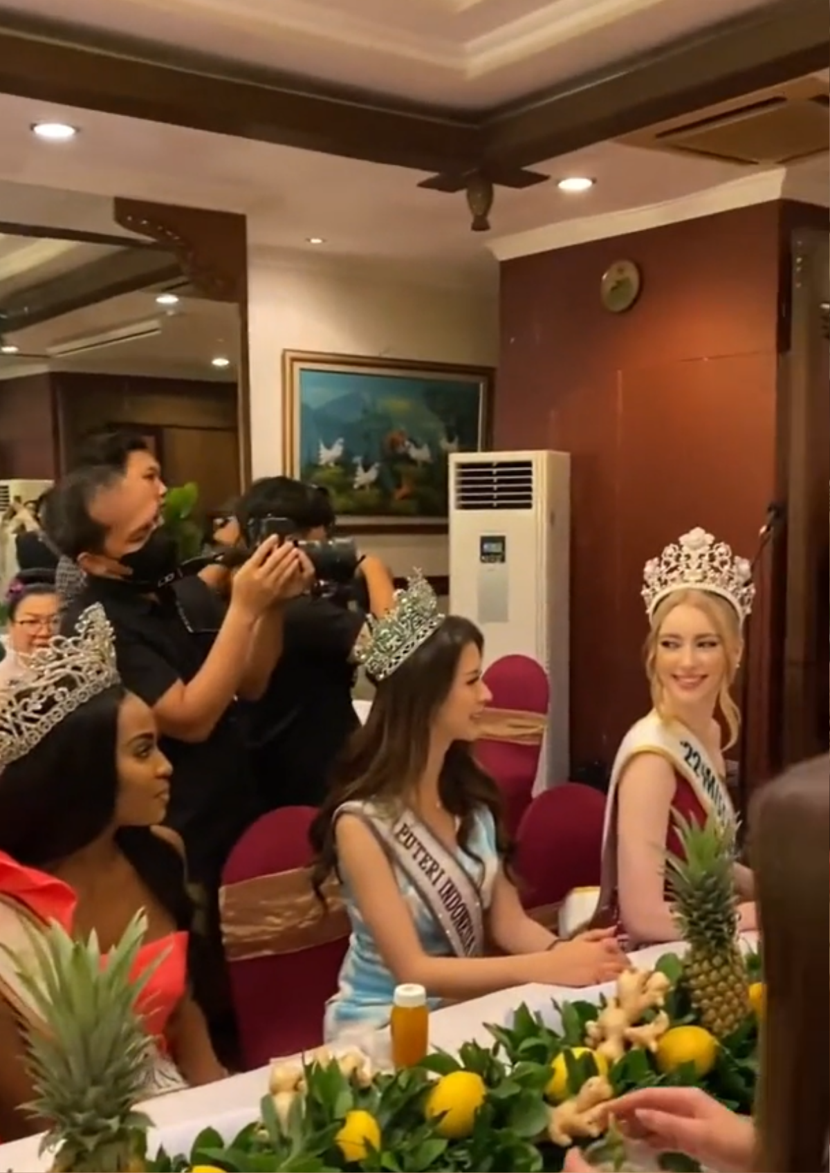 Miss International 2022 để lộ mối quan hệ hiện tại với Miss Charm 2023. có ganh ghét nhau như tin đồn? Ảnh 1