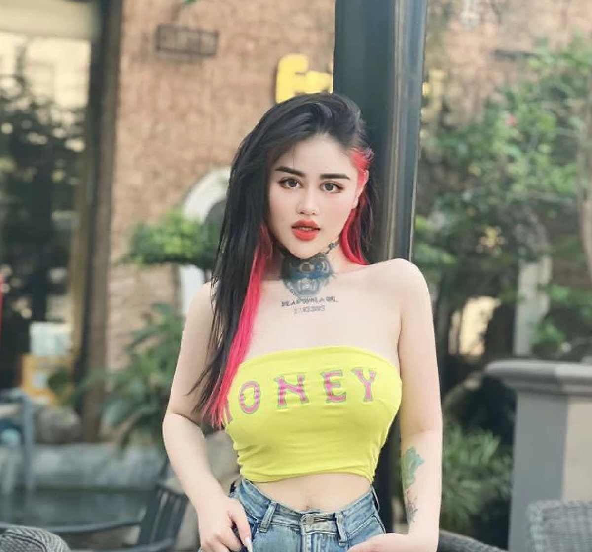 Hotgirl nhận tiền để 'làm trò' trong bể : 'Em không còn gì để mất' Ảnh 4