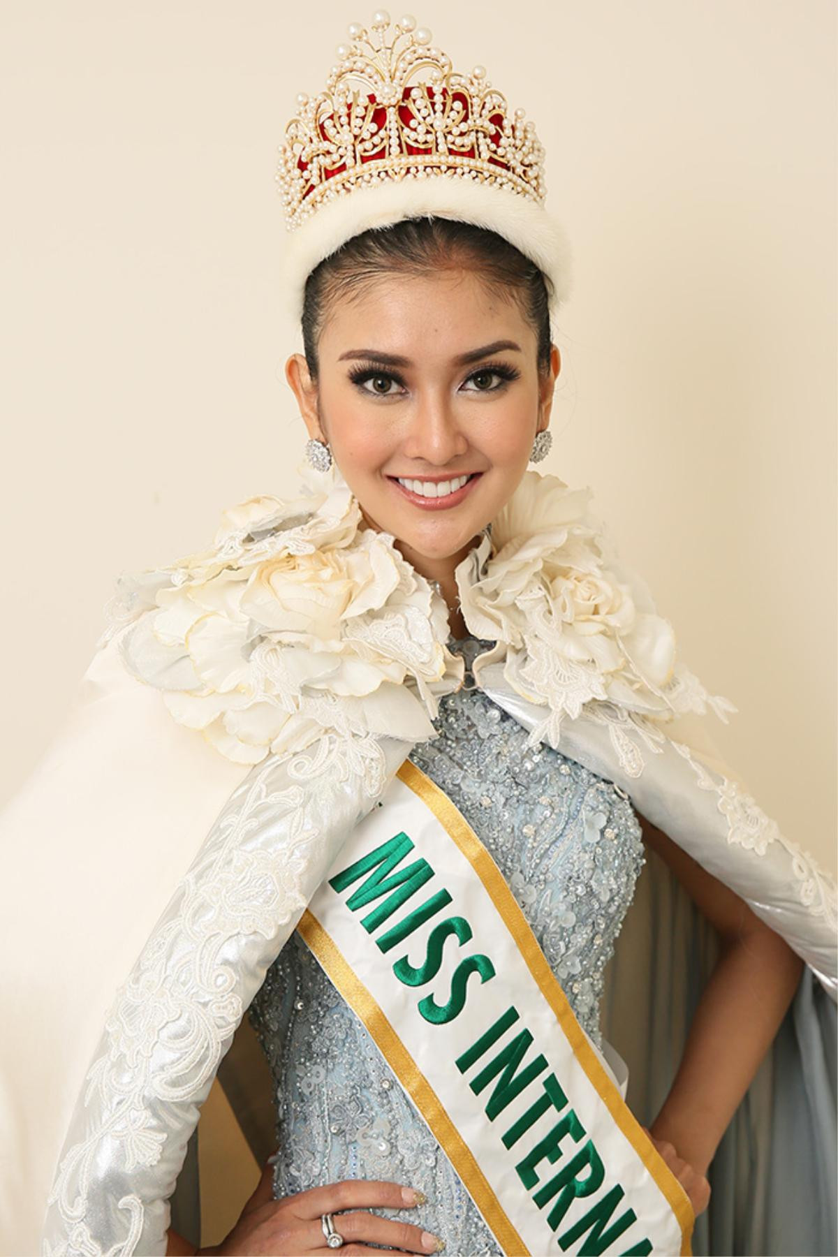 Miss International 'cà khịa' Miss Grand International, ông Nawat liệu có để yên? Ảnh 2