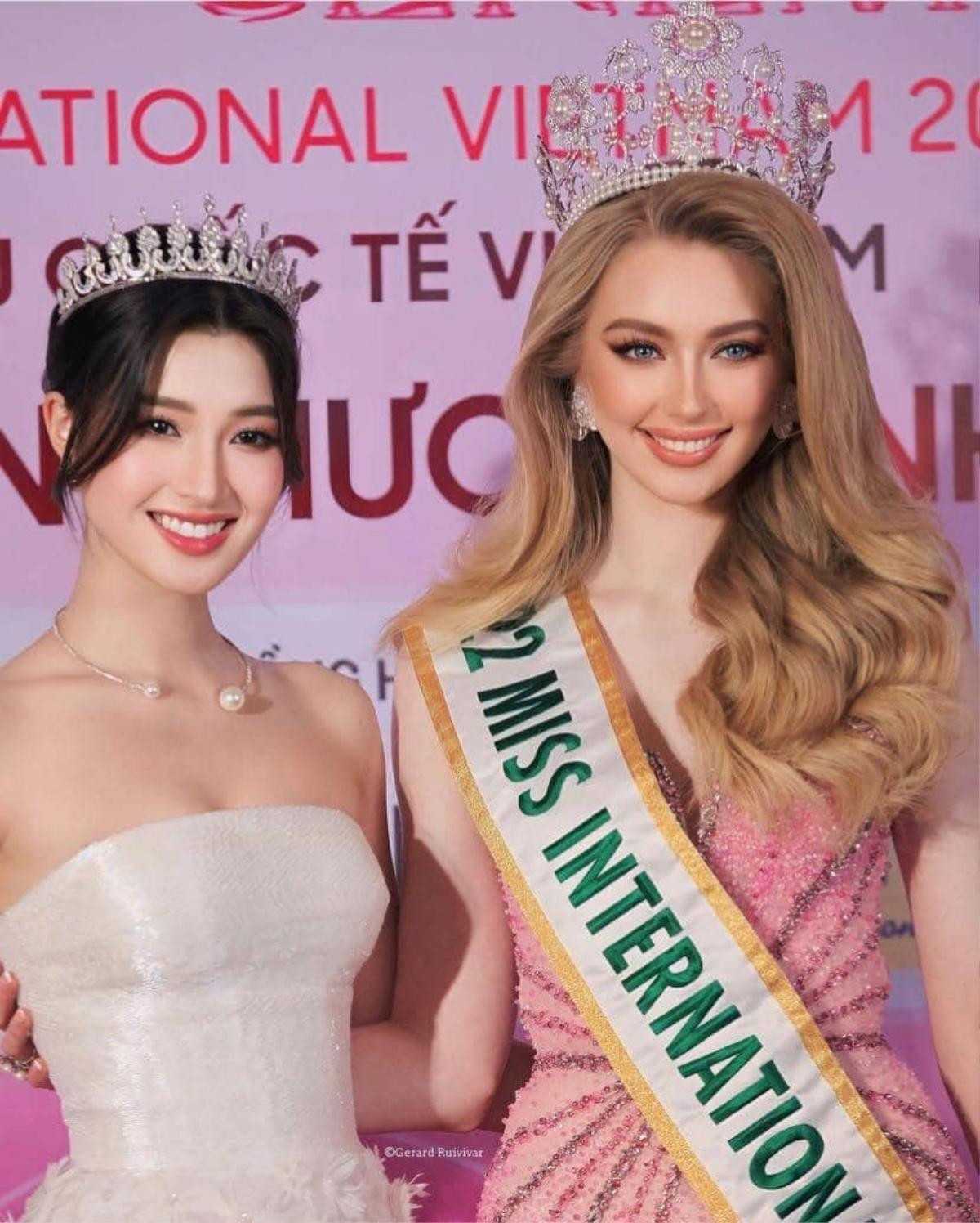 Nhan sắc 3 thế hệ Miss International Vietnam đứng chung một khung hình: Ai ngọt hơn ai? Ảnh 2