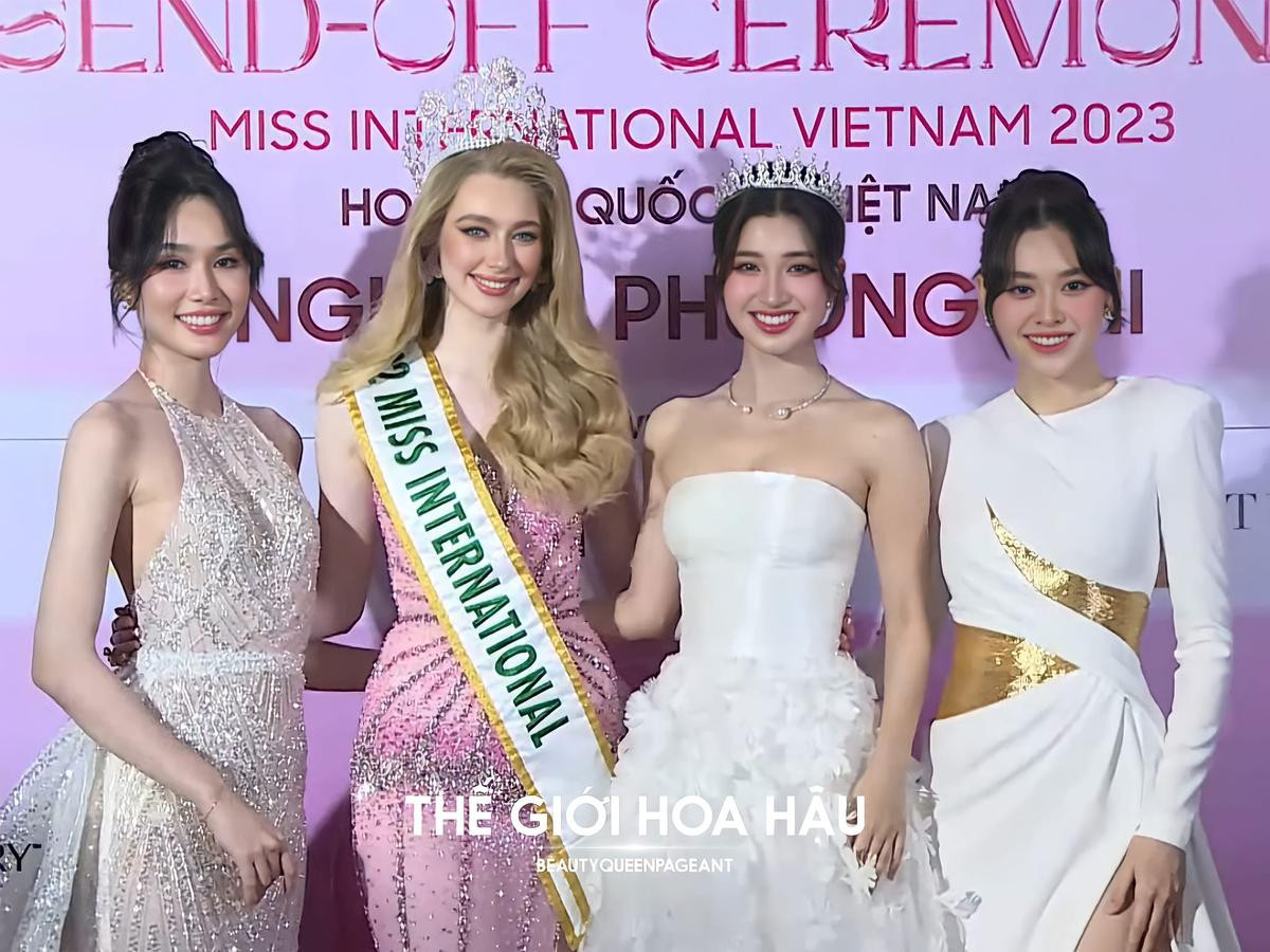 Nhan sắc 3 thế hệ Miss International Vietnam đứng chung một khung hình: Ai ngọt hơn ai? Ảnh 1