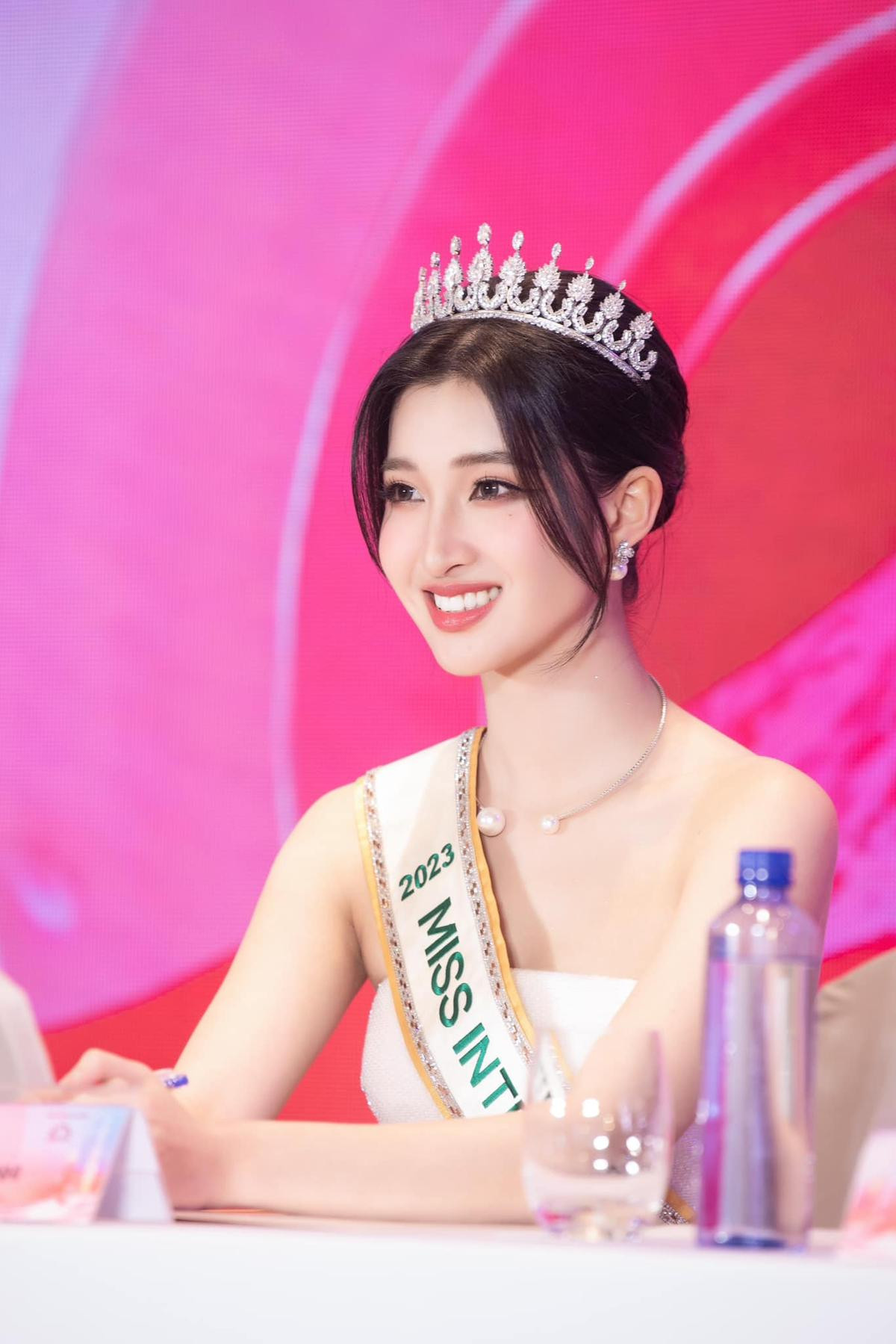 Nhan sắc 3 thế hệ Miss International Vietnam đứng chung một khung hình: Ai ngọt hơn ai? Ảnh 4