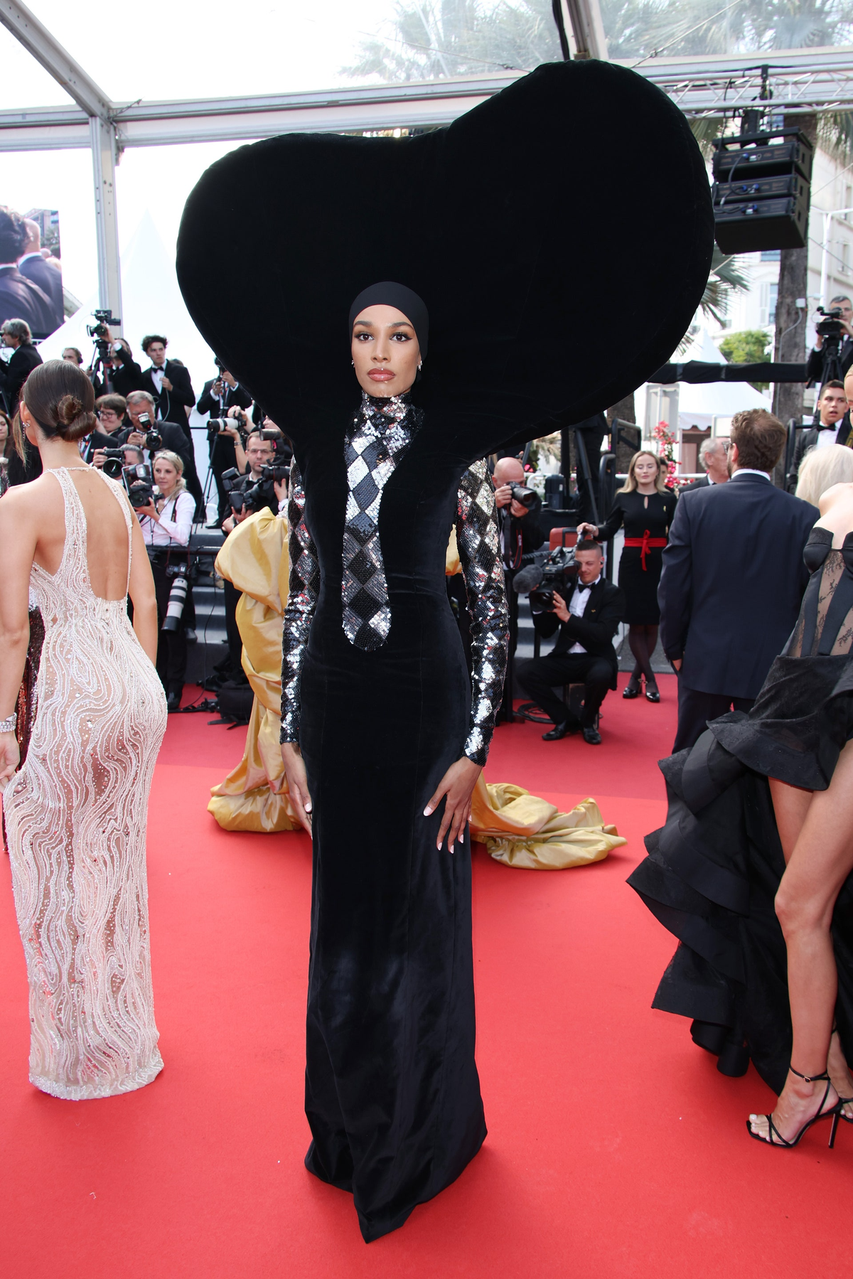 Cannes ngày 9: aespa đẹp 'phát sáng', 'người mẫu bạch biến' Winnie Harlow khí chất sang chảnh ngút ngàn Ảnh 8