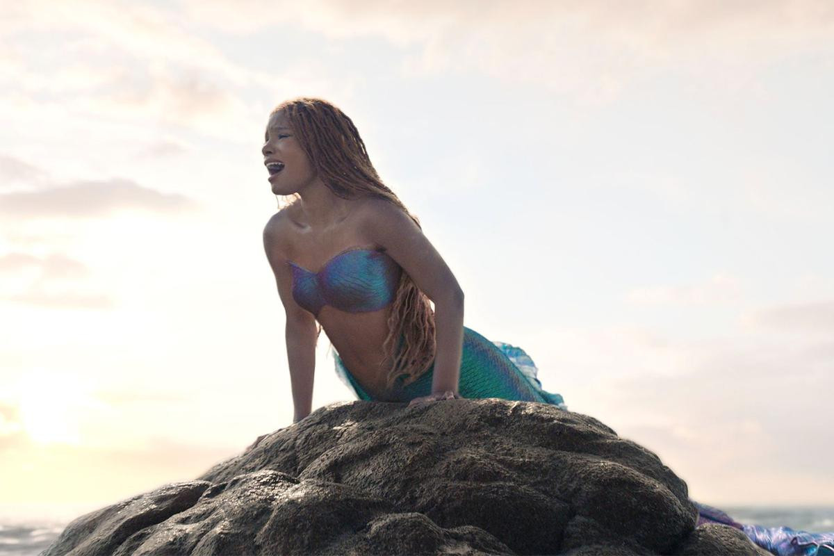 Soi cận mái tóc trị giá 150.000 USD của 'công chúa Disney' - Halle Bailey trong The Little Mermaid Ảnh 8