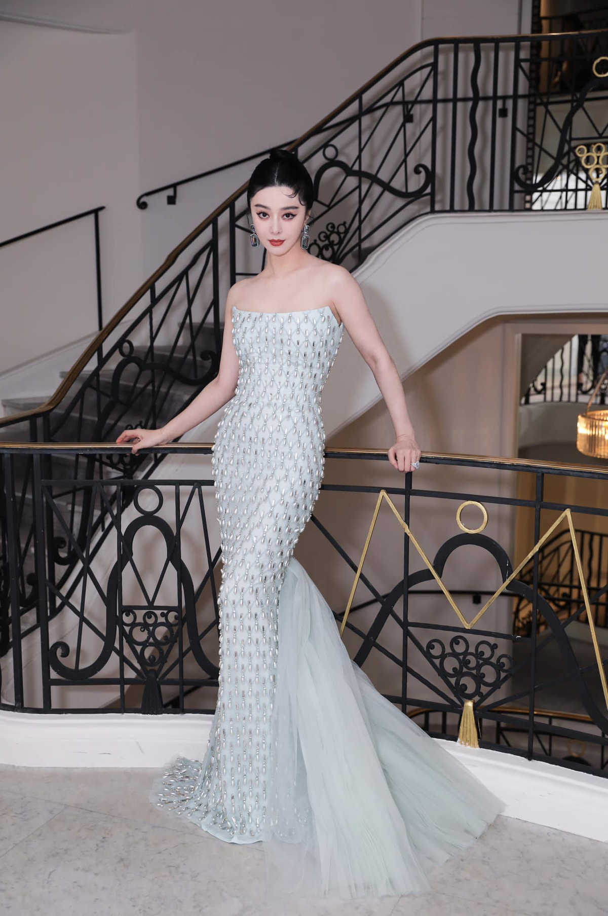 Phạm Băng Băng khoe kim cương xanh 'lóa mắt' ở Cannes 2023, khí chất đạt chuẩn đệ nhất mỹ nhân Hoa Ngữ Ảnh 2