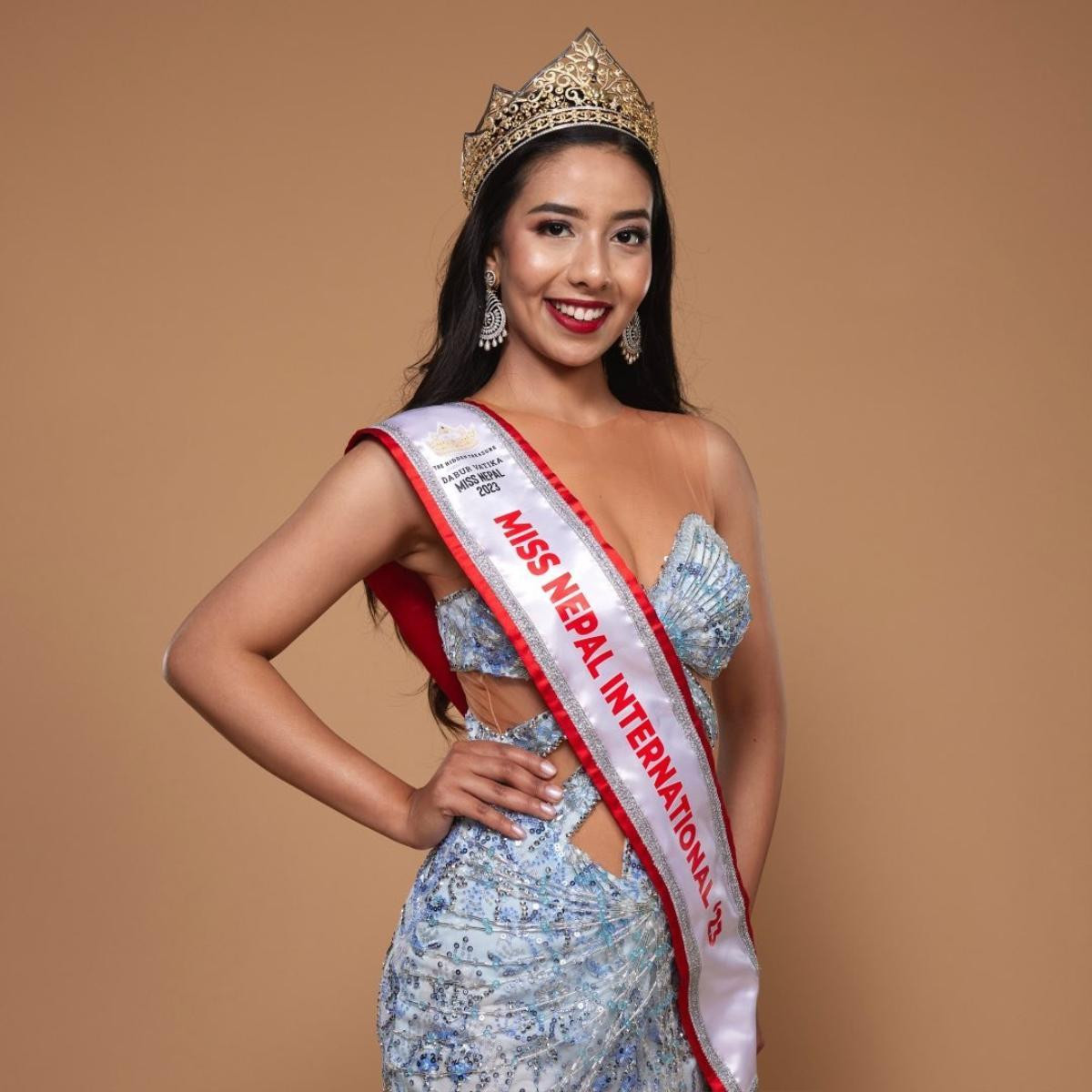 Đại diện Nepal tại Miss International lộ diện: Nhìn thua xa Phương Nhi về mọi mặt Ảnh 1