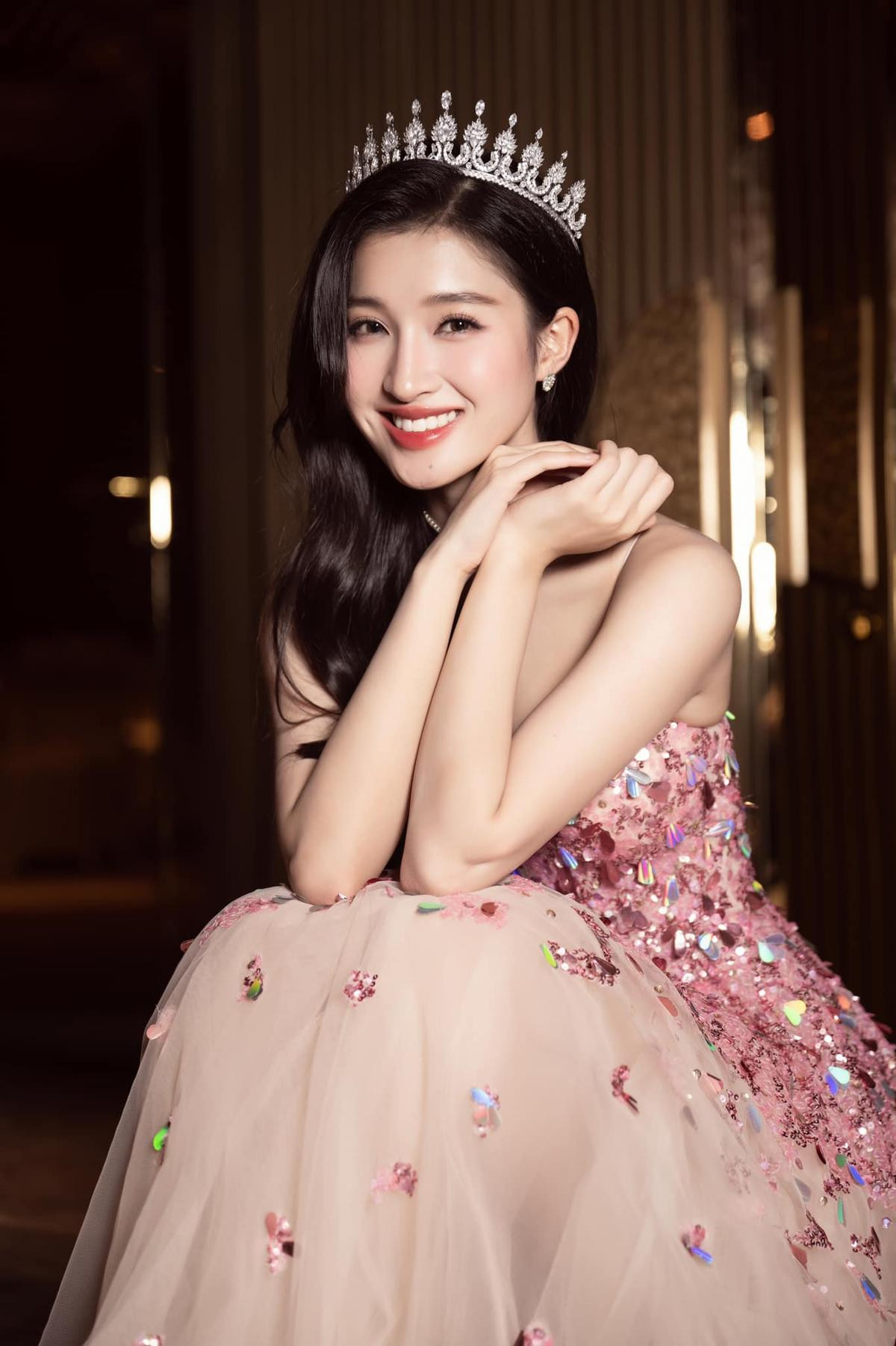 Á hậu Phương Nhi tiếp tục gây tranh cãi khi tham dự họp báo cùng top 3 Miss World Vietnam 2022 Ảnh 8