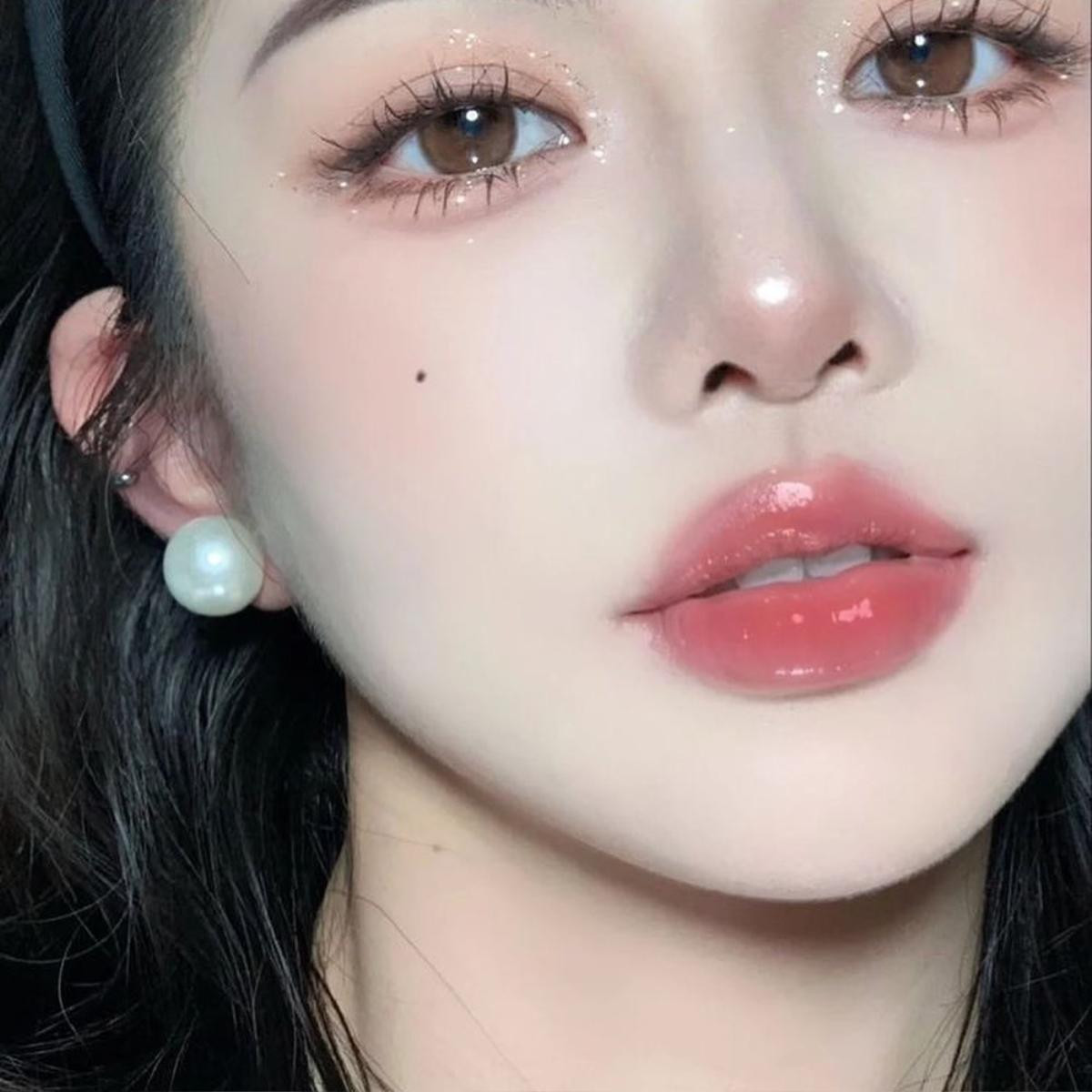 Coquette makeup: Xu hướng trang điểm siêu lãng mạn làm tan chảy trái tim phái đẹp Ảnh 4