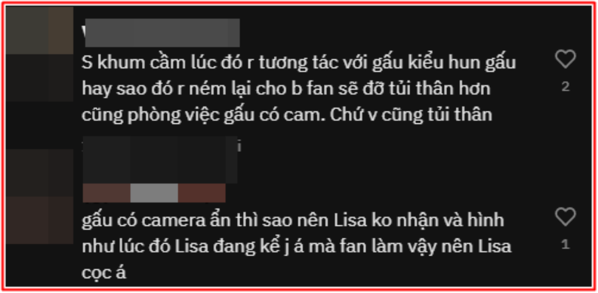 Lisa bị chỉ trích vì từ chối quà fan tặng, tỏ rõ thái độ khó chịu ngay trên sân khấu Ảnh 4