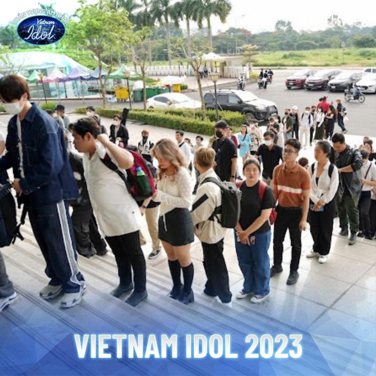 'Nóng' hơn cả thời tiết hè Sài Gòn chính là không khí casting Vietnam Idol lúc này: Ngàn thí sinh hội tụ! Ảnh 1