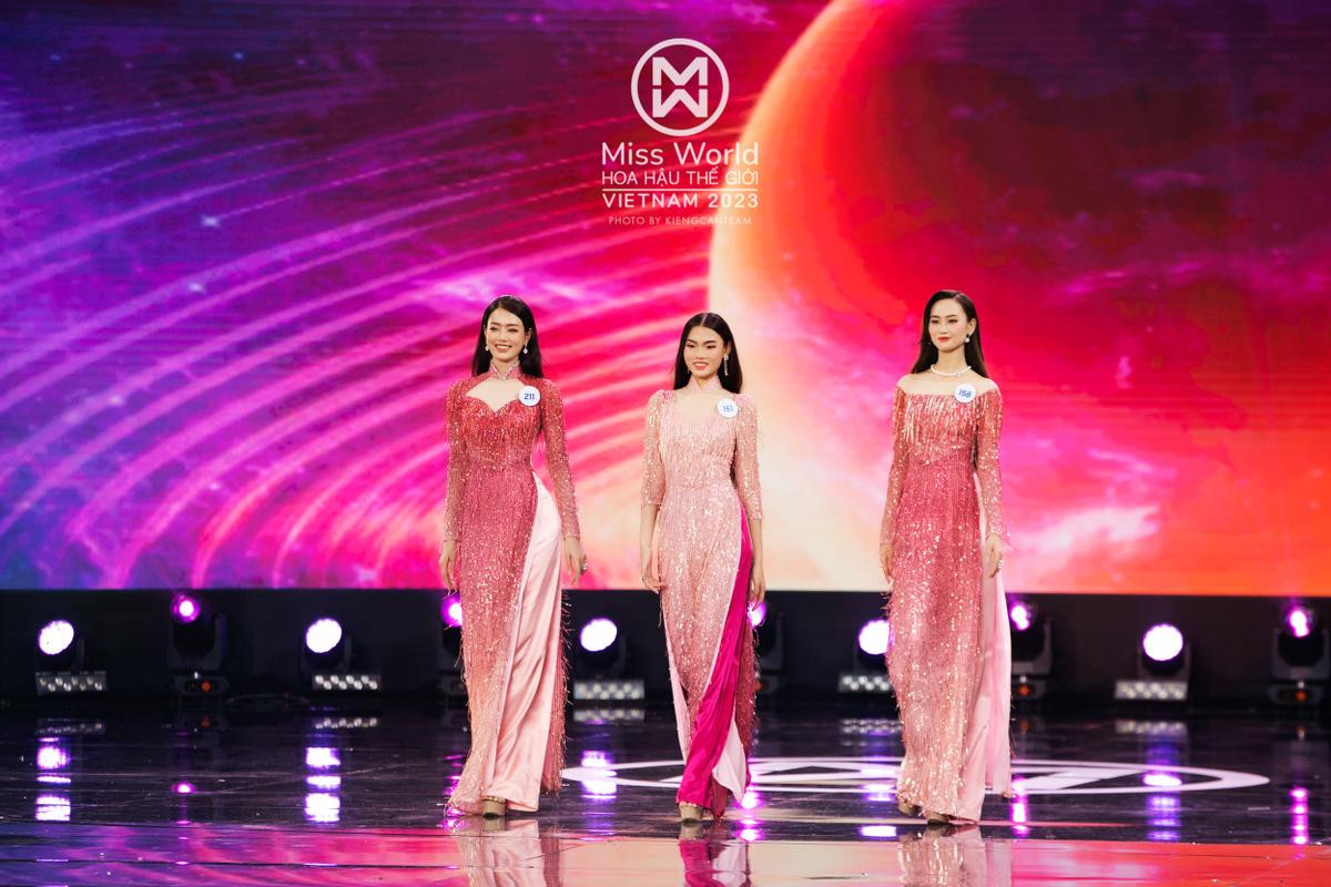 Dàn thí sinh Miss World VN thướt tha với áo dài: Cùng cạnh tranh nhau chiếc vương miện danh giá Ảnh 3