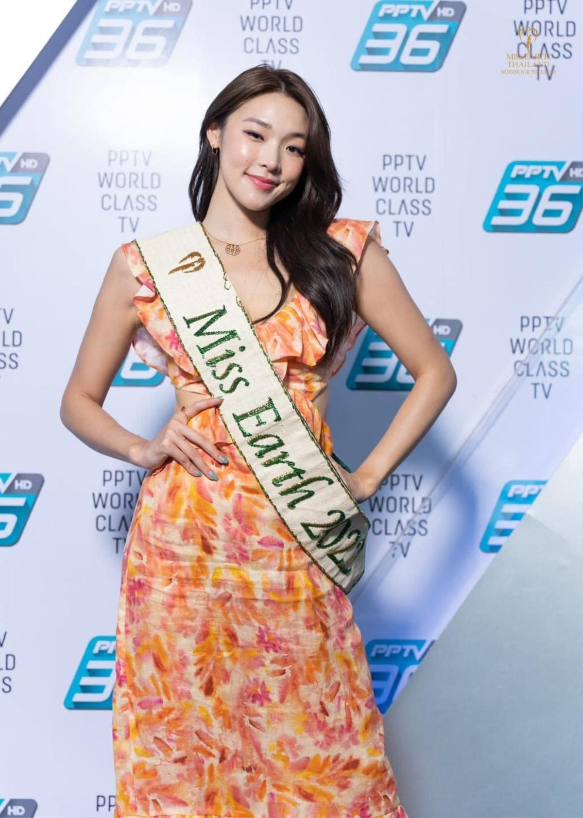 Miss Earth 2022 gây tranh cãi khi diện trang phục thiếu chỉnh chu trên sóng truyền hình Ảnh 2