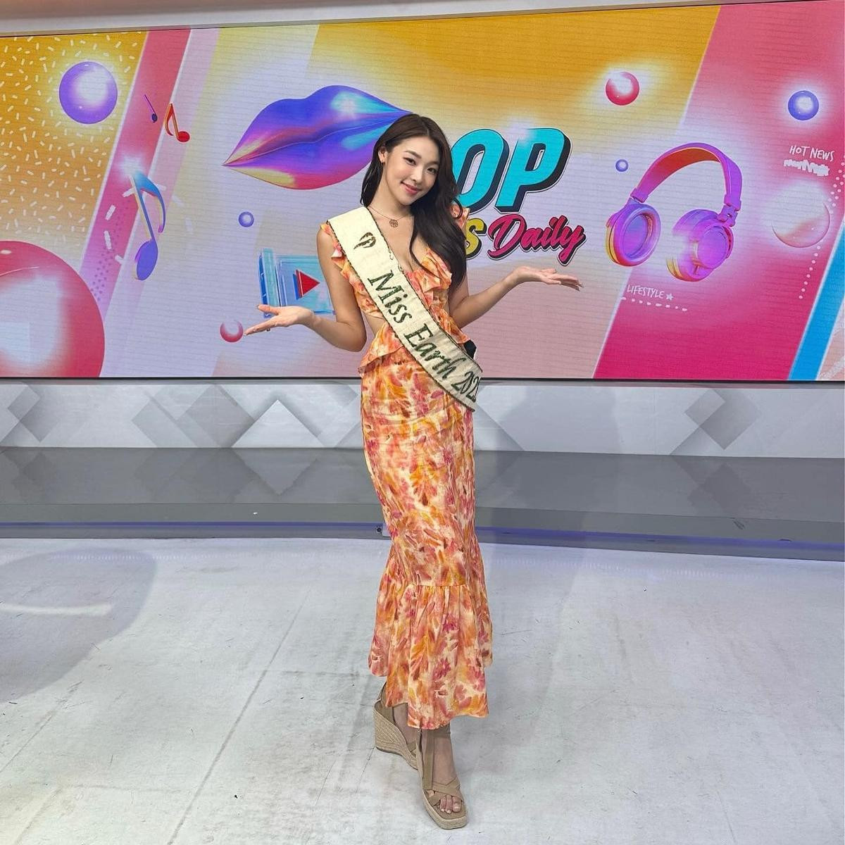 Miss Earth 2022 gây tranh cãi khi diện trang phục thiếu chỉnh chu trên sóng truyền hình Ảnh 3