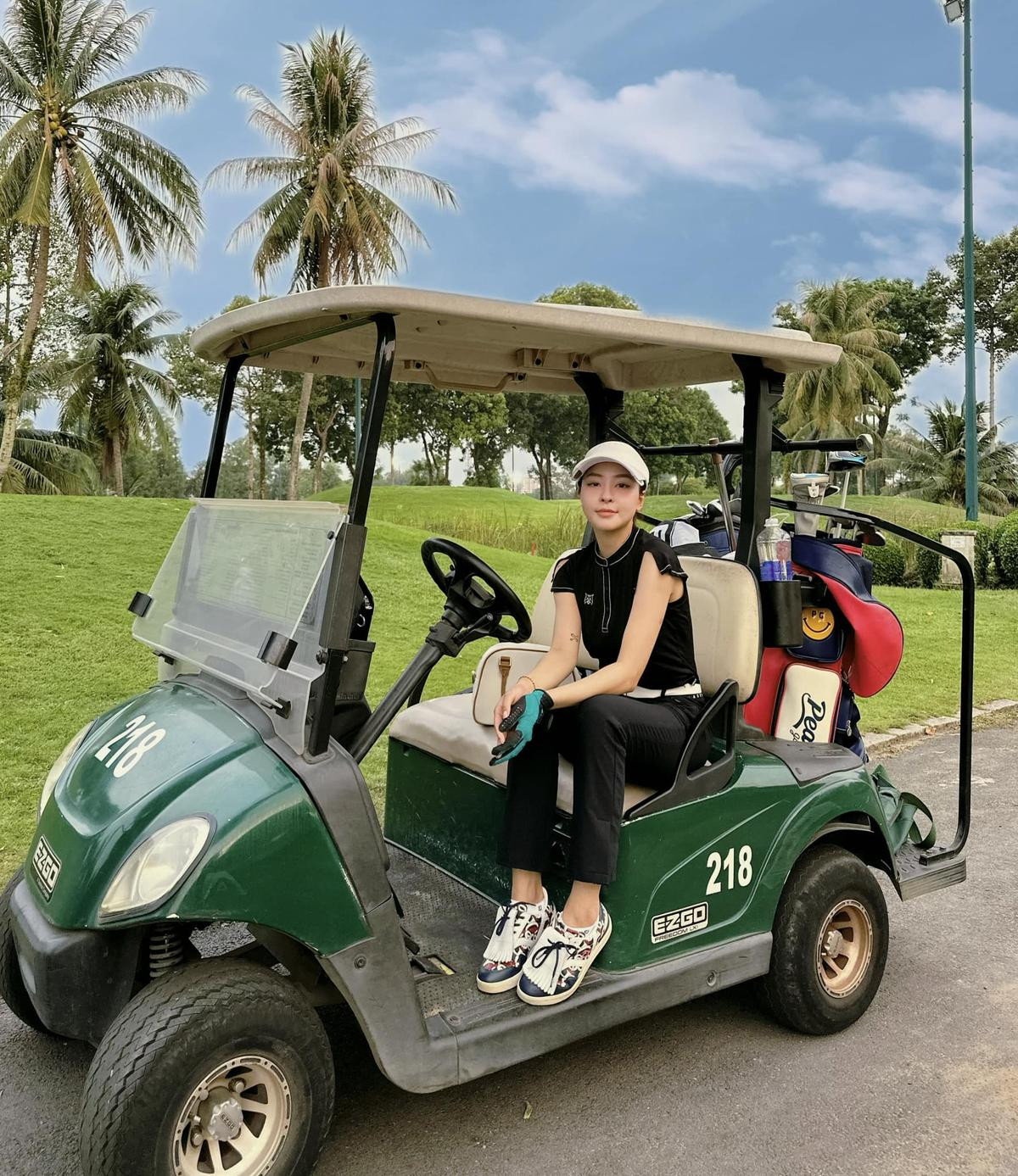 Hot girl Trâm Anh bỏ bóng đá, dành tình yêu cho môn golf Ảnh 2