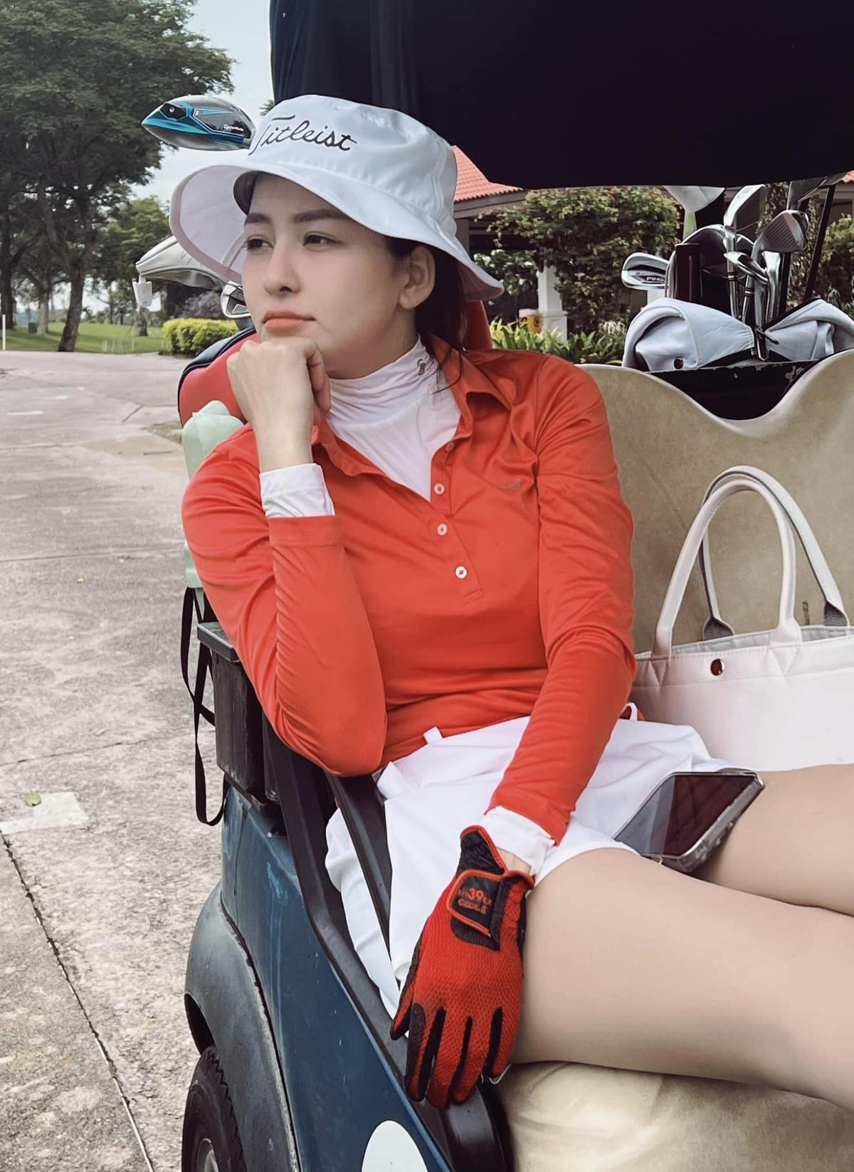 Hot girl Trâm Anh bỏ bóng đá, dành tình yêu cho môn golf Ảnh 6