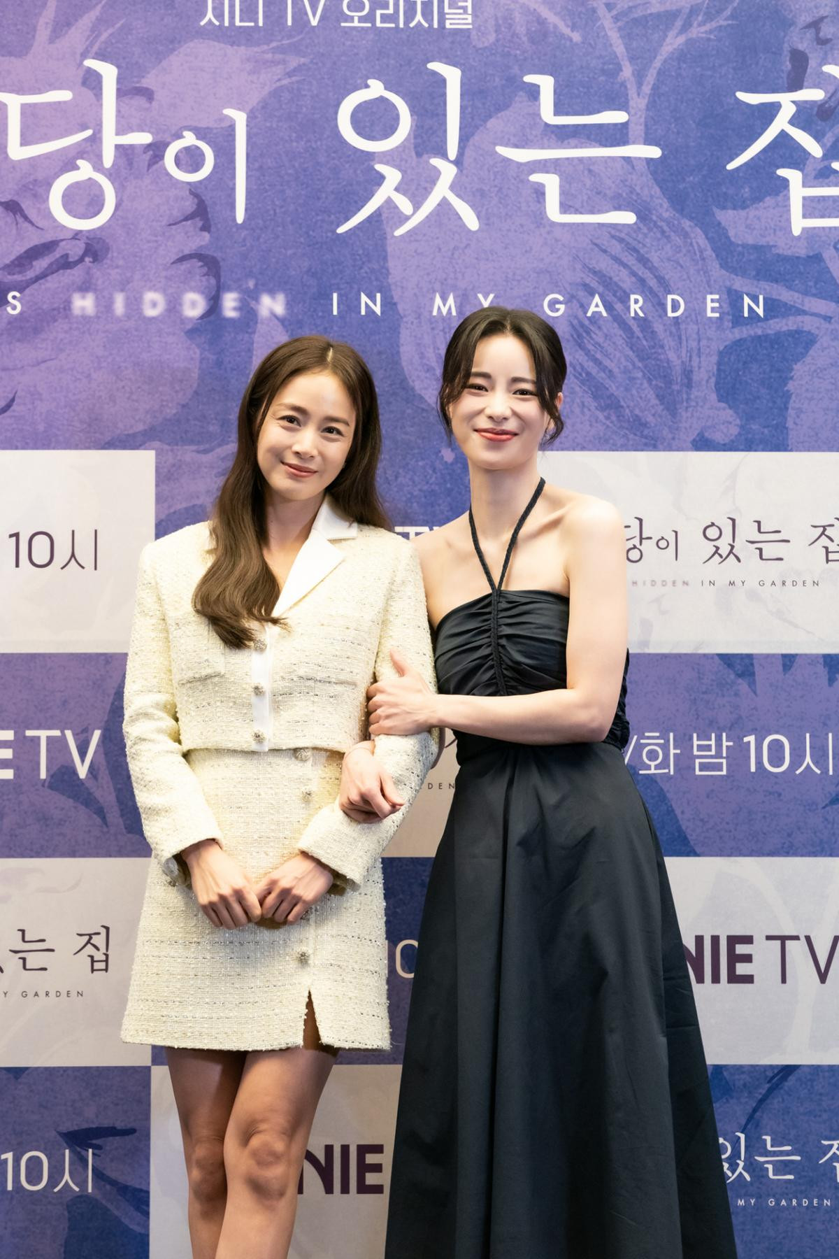 Chị em màn ảnh Kim Tae Hee - Lim Ji Yeon sánh vai rạng ngời: Đẳng cấp visual là đây Ảnh 1