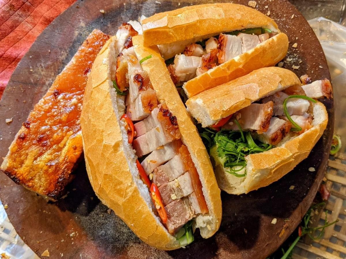 6 kiểu bánh mì Sài Gòn luôn 'gây nghiện' thực khách Ảnh 3