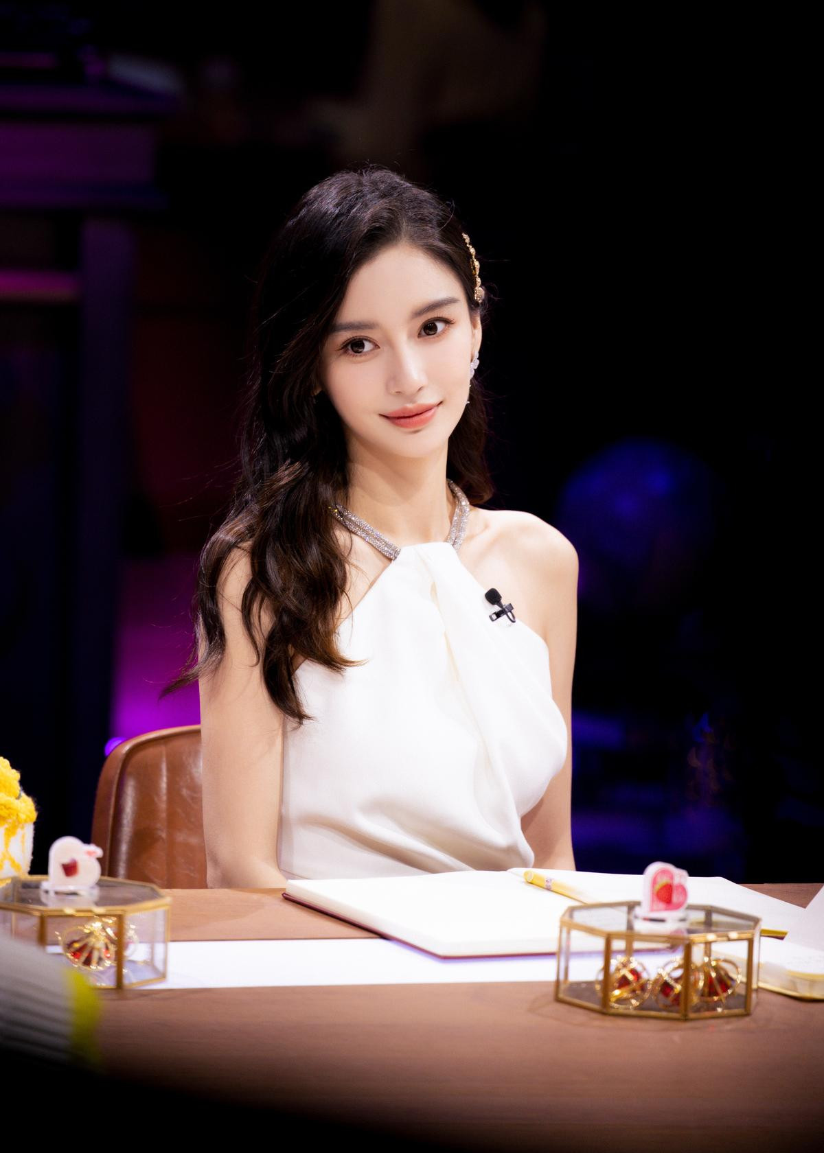 Rò rỉ thông tin Angelababy sống chung với tình mới sau 1 năm ly hôn Huỳnh Hiểu Minh Ảnh 4